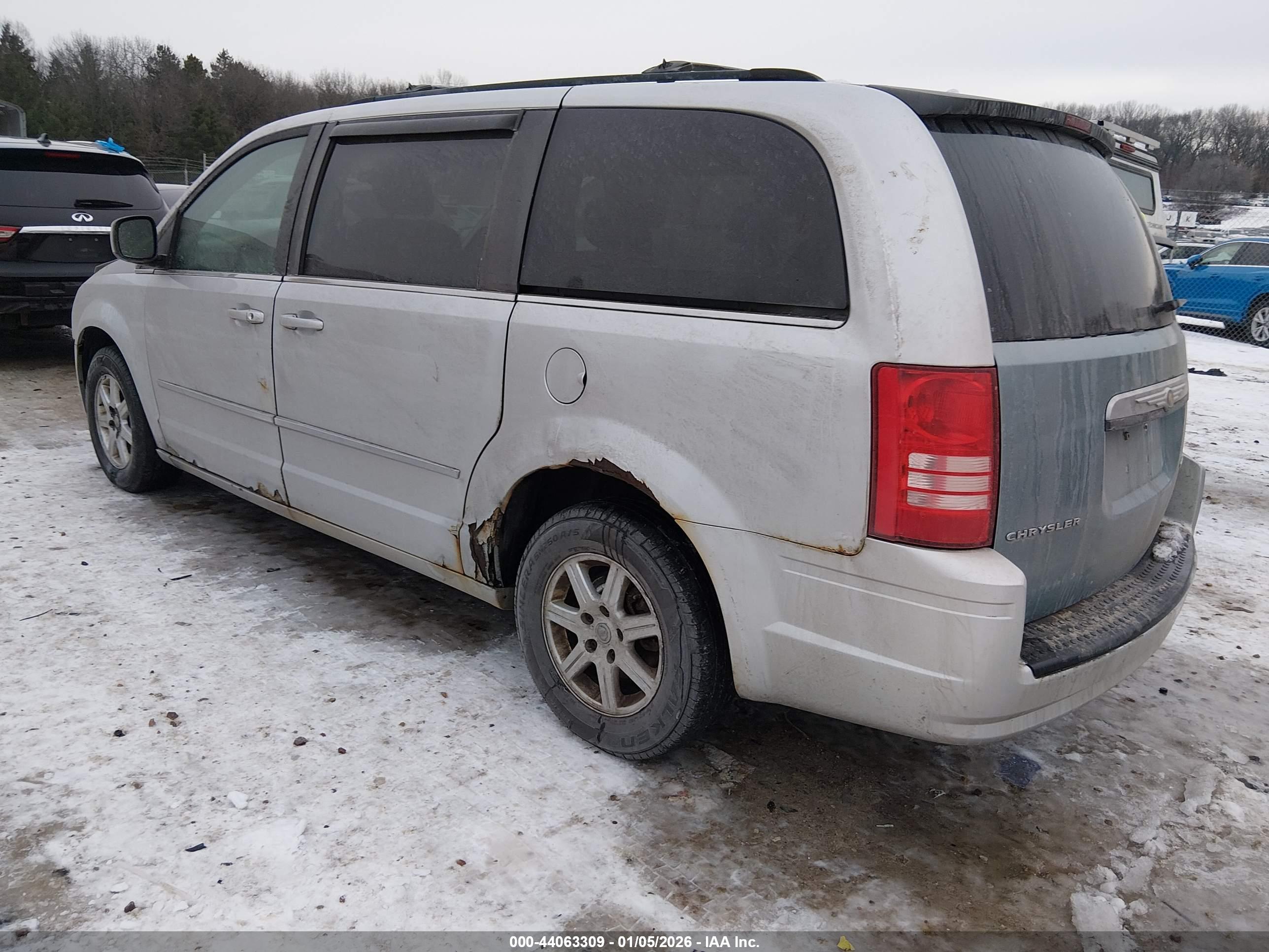 CHRYSLER TOWN image 3