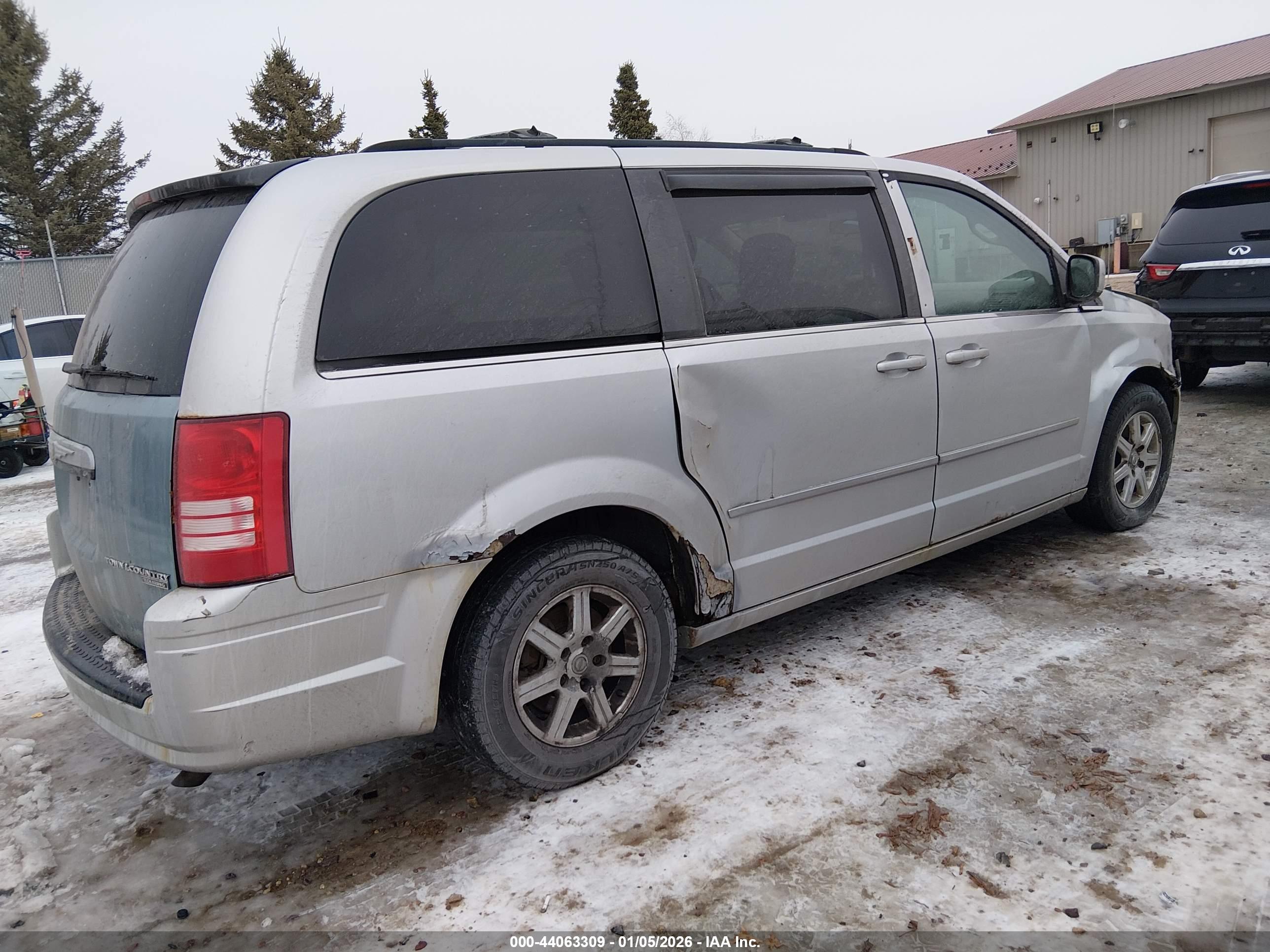CHRYSLER TOWN image 4