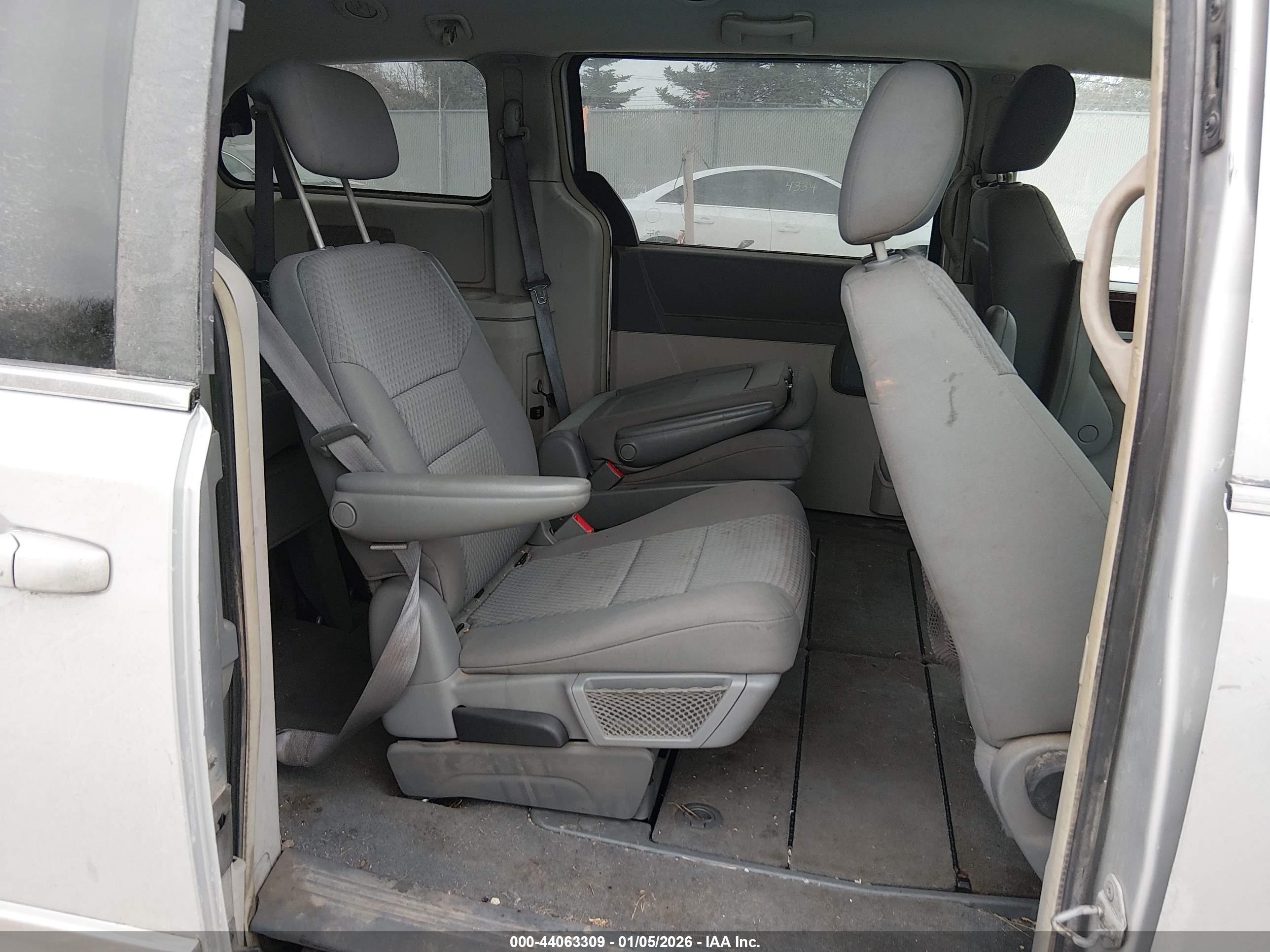 CHRYSLER TOWN image 8