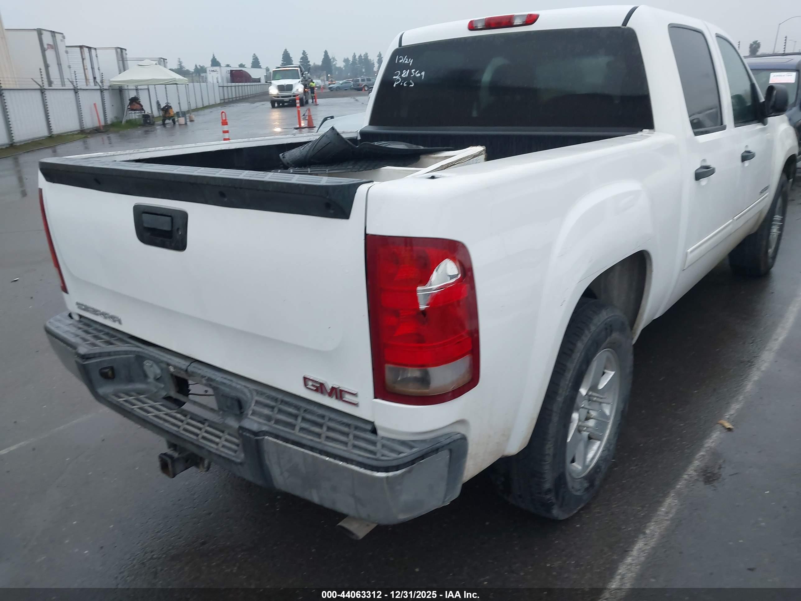 GMC SIERRA image 6