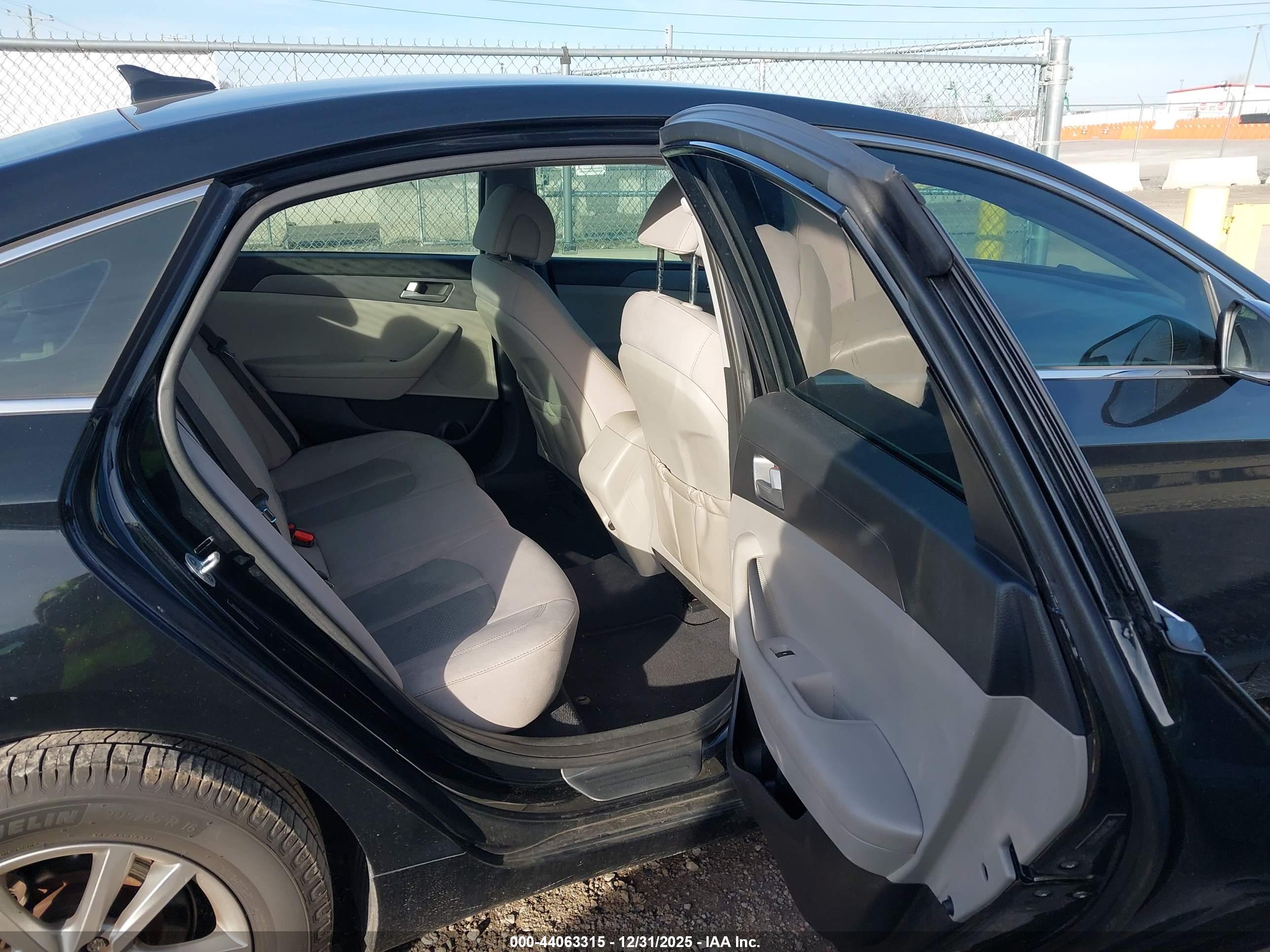 HYUNDAI SONATA image 8