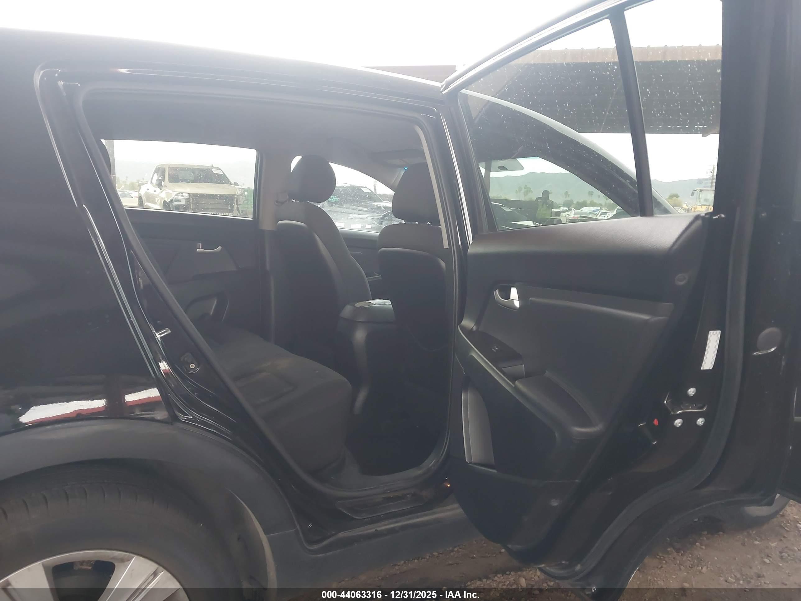 KIA SPORTAGE image 8