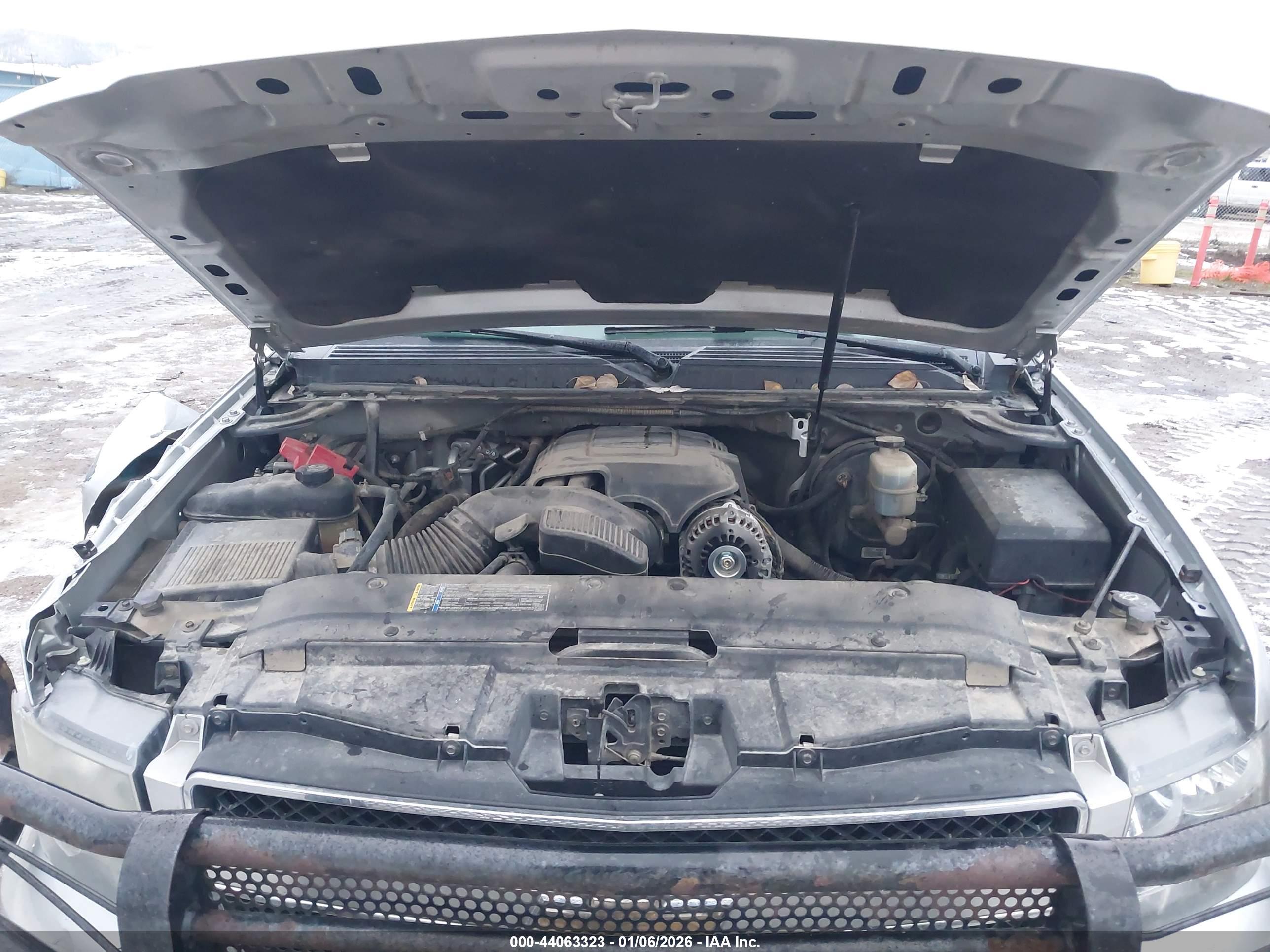 CHEVROLET SUBURBAN image 10