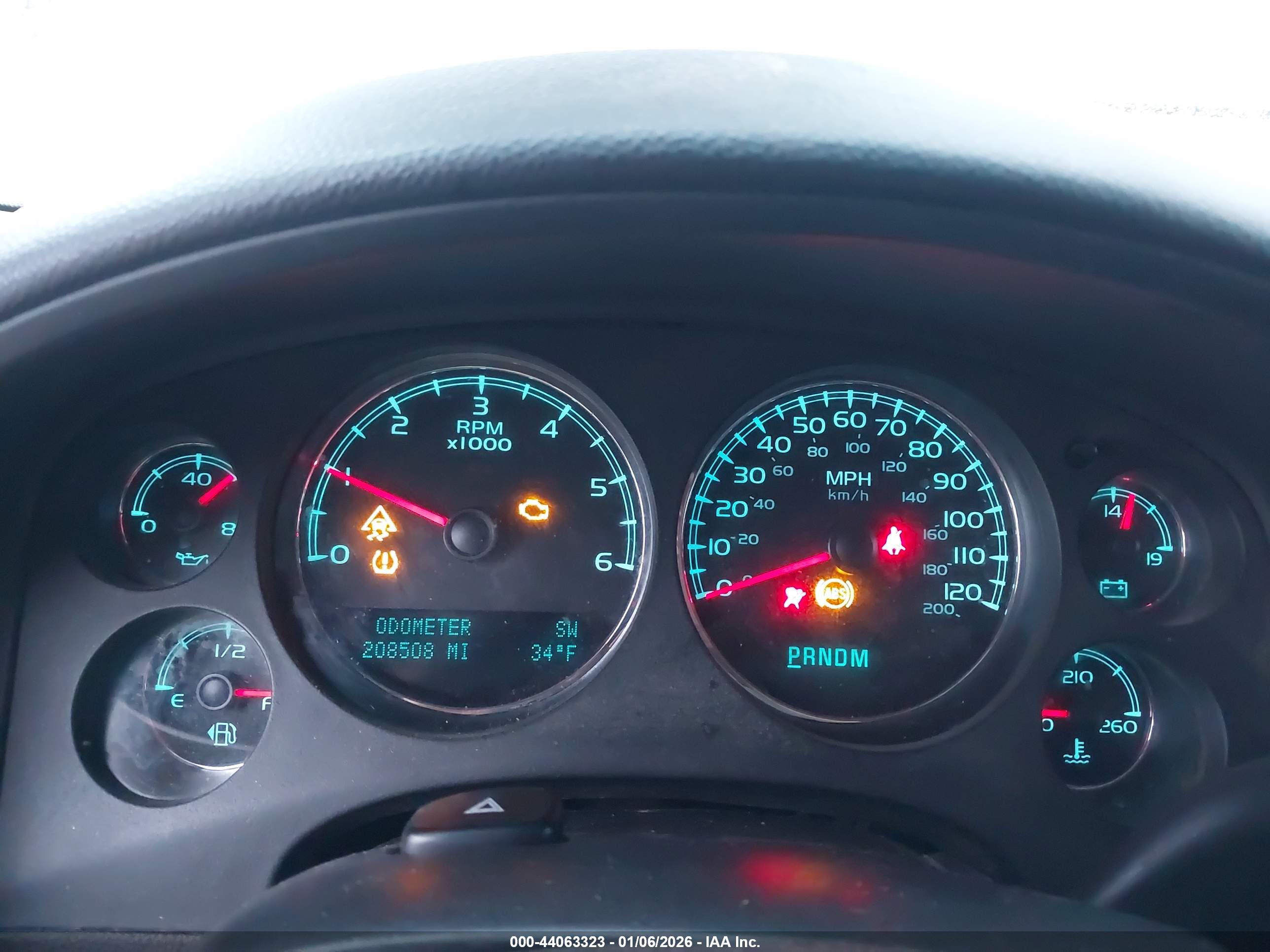 CHEVROLET SUBURBAN image 7