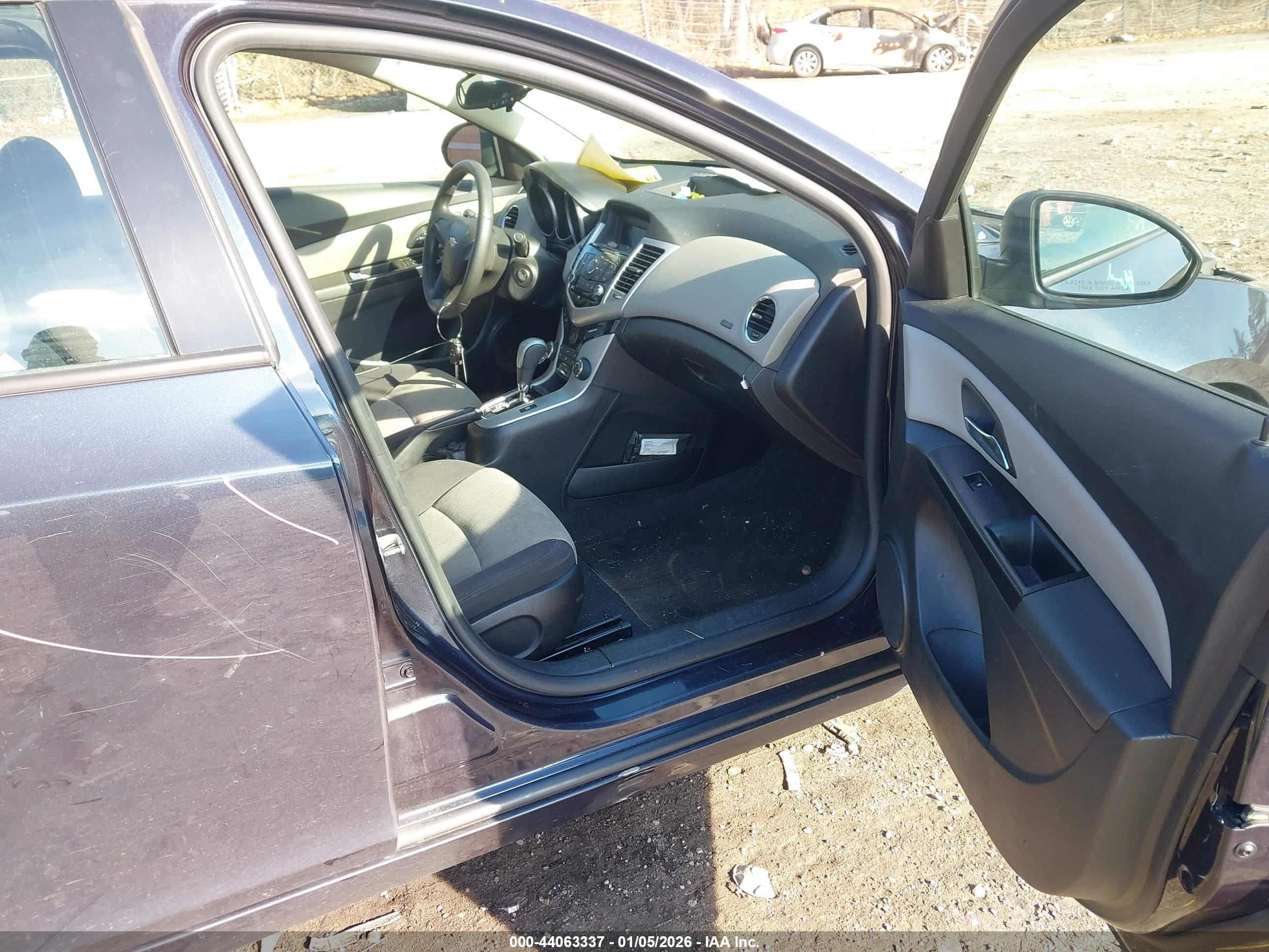 CHEVROLET CRUZE image 5