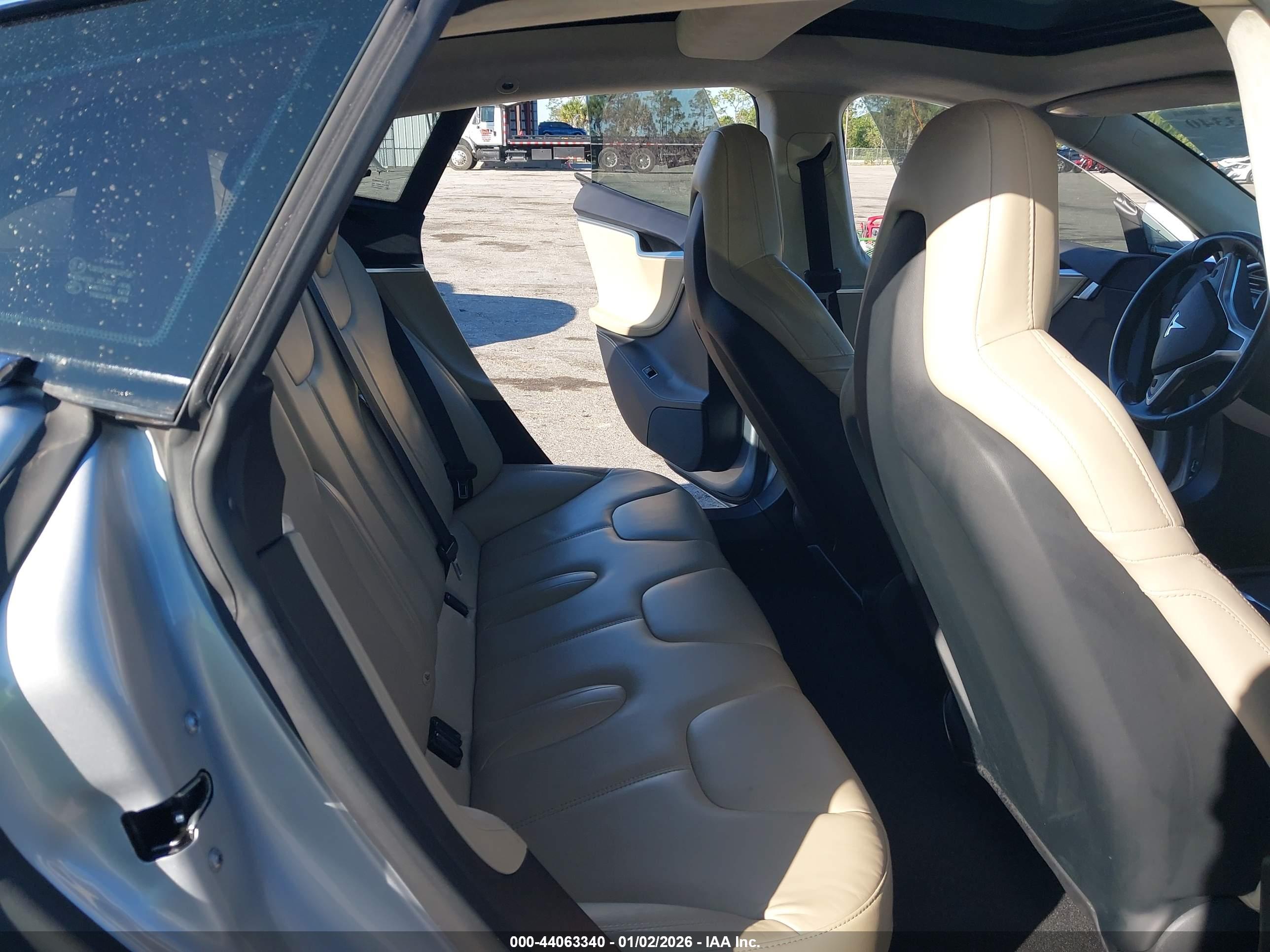 TESLA MODEL image 8