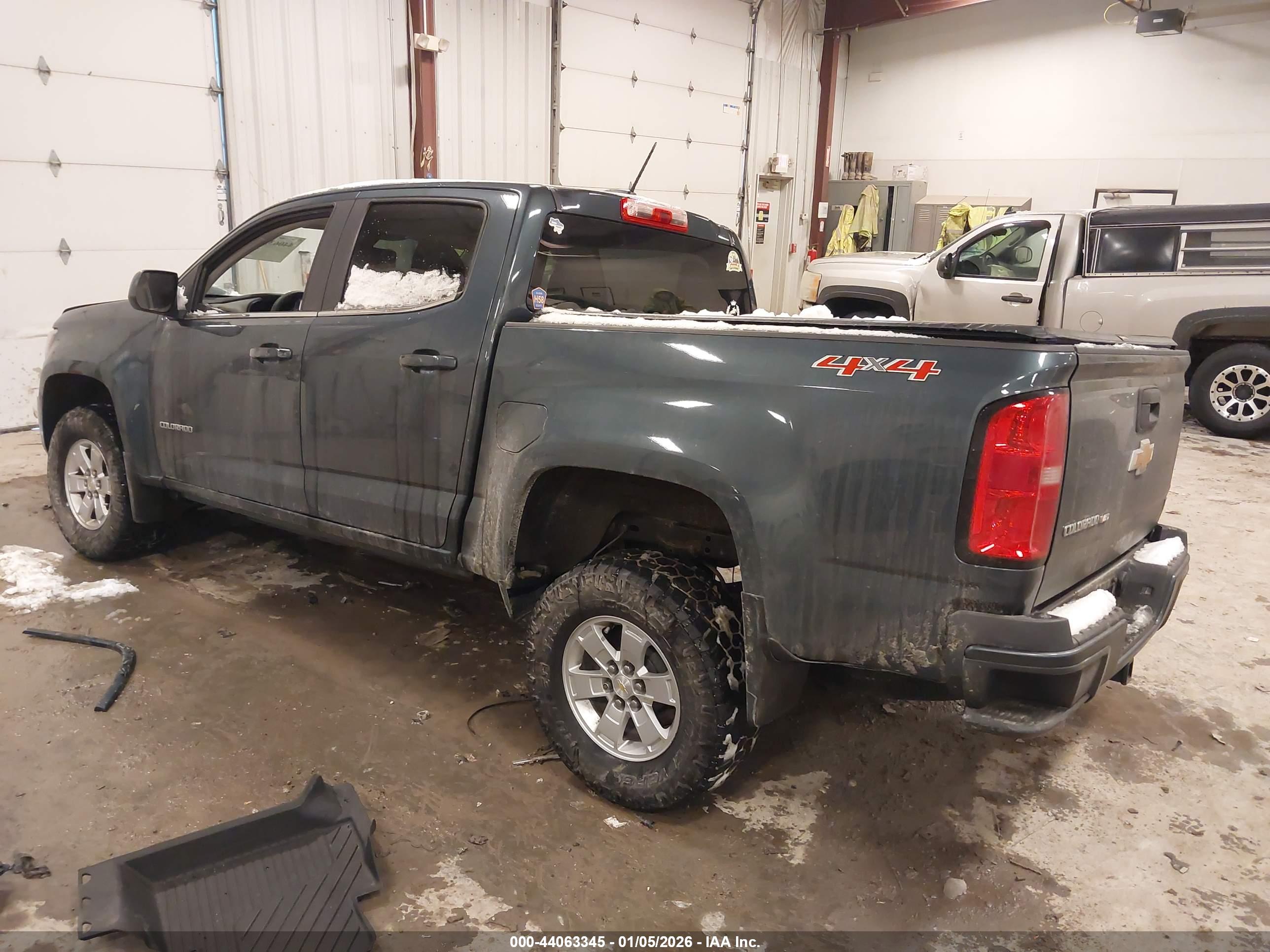 CHEVROLET COLORADO image 3