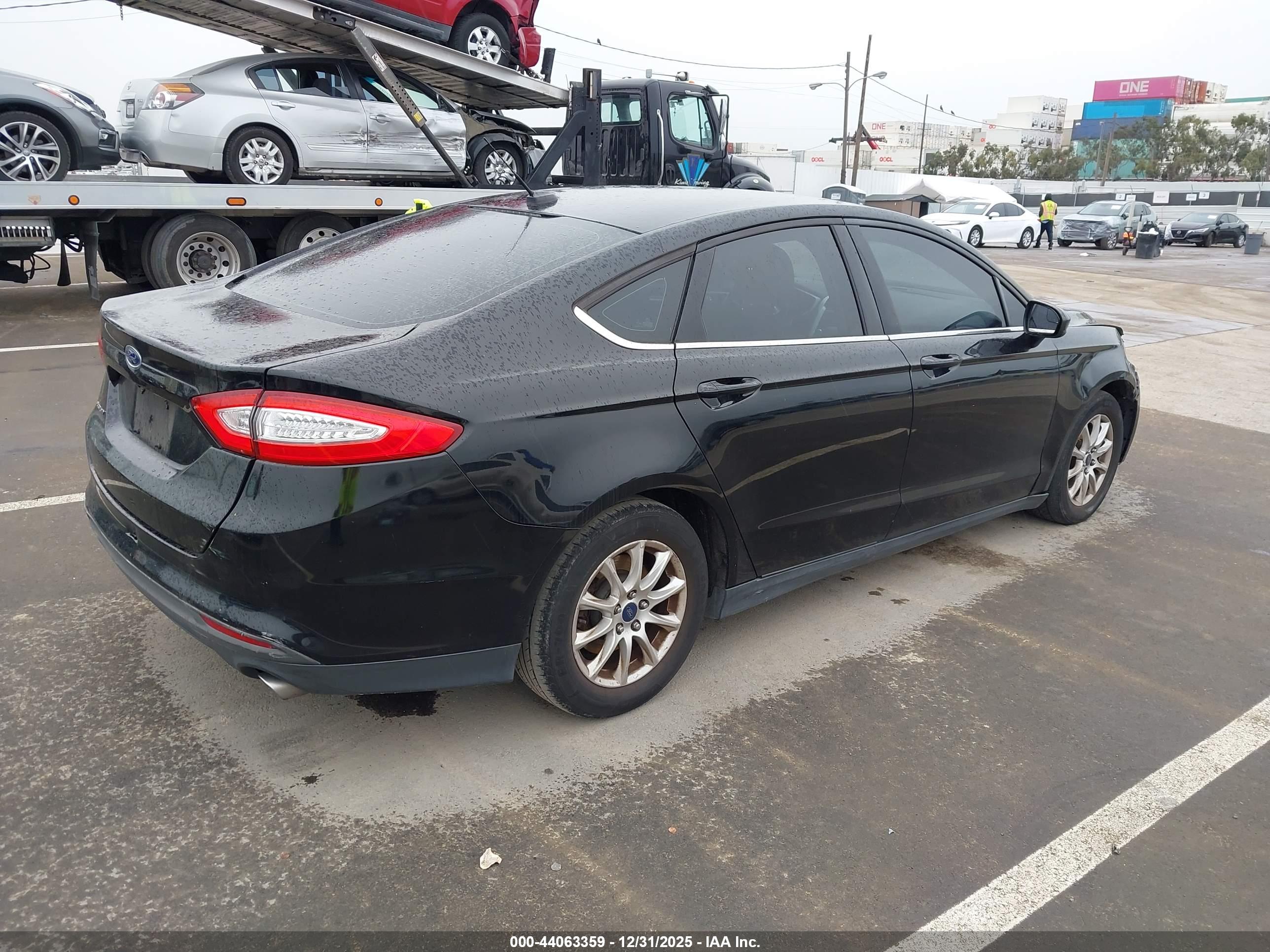 FORD FUSION image 4