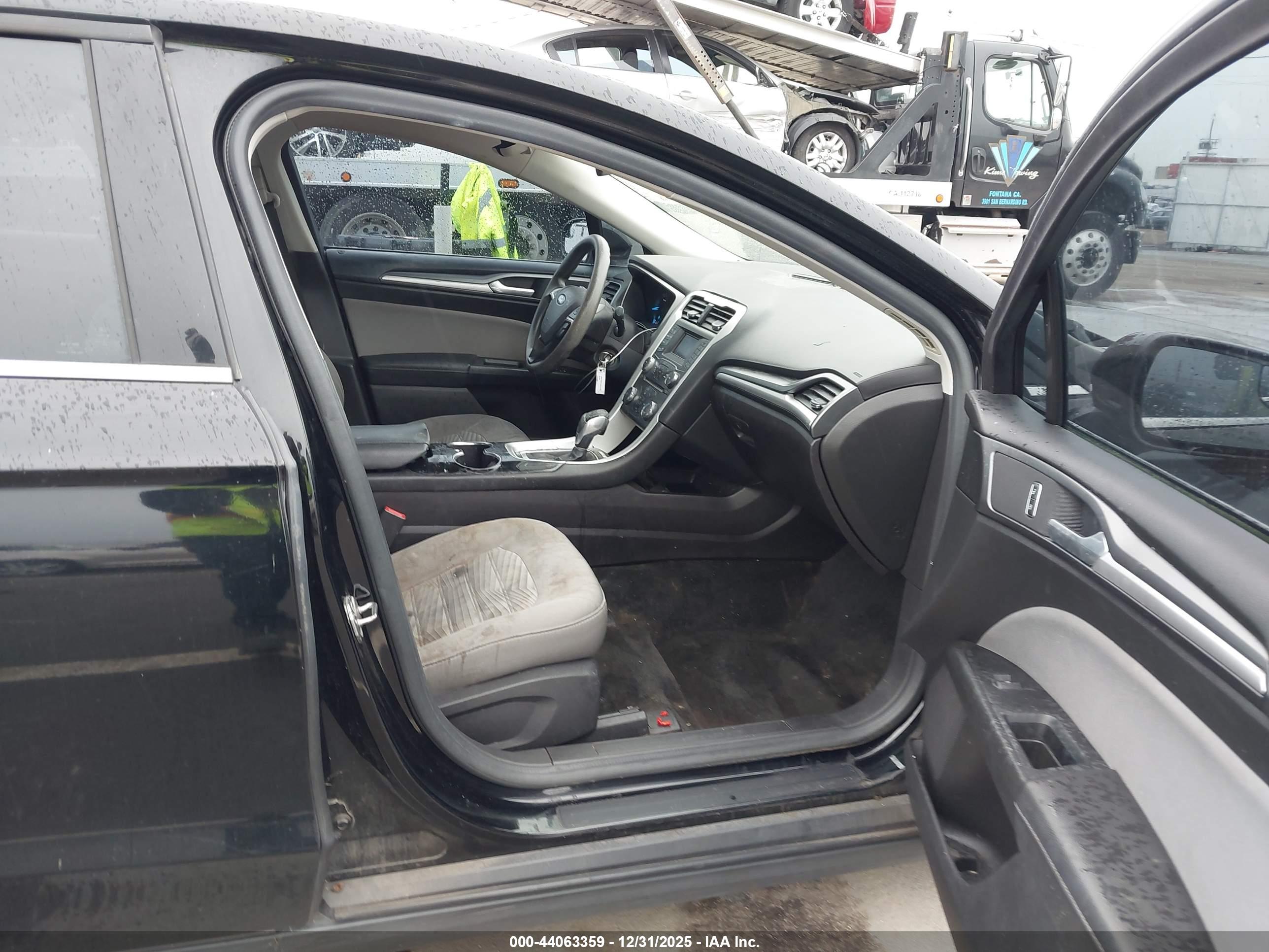 FORD FUSION image 5