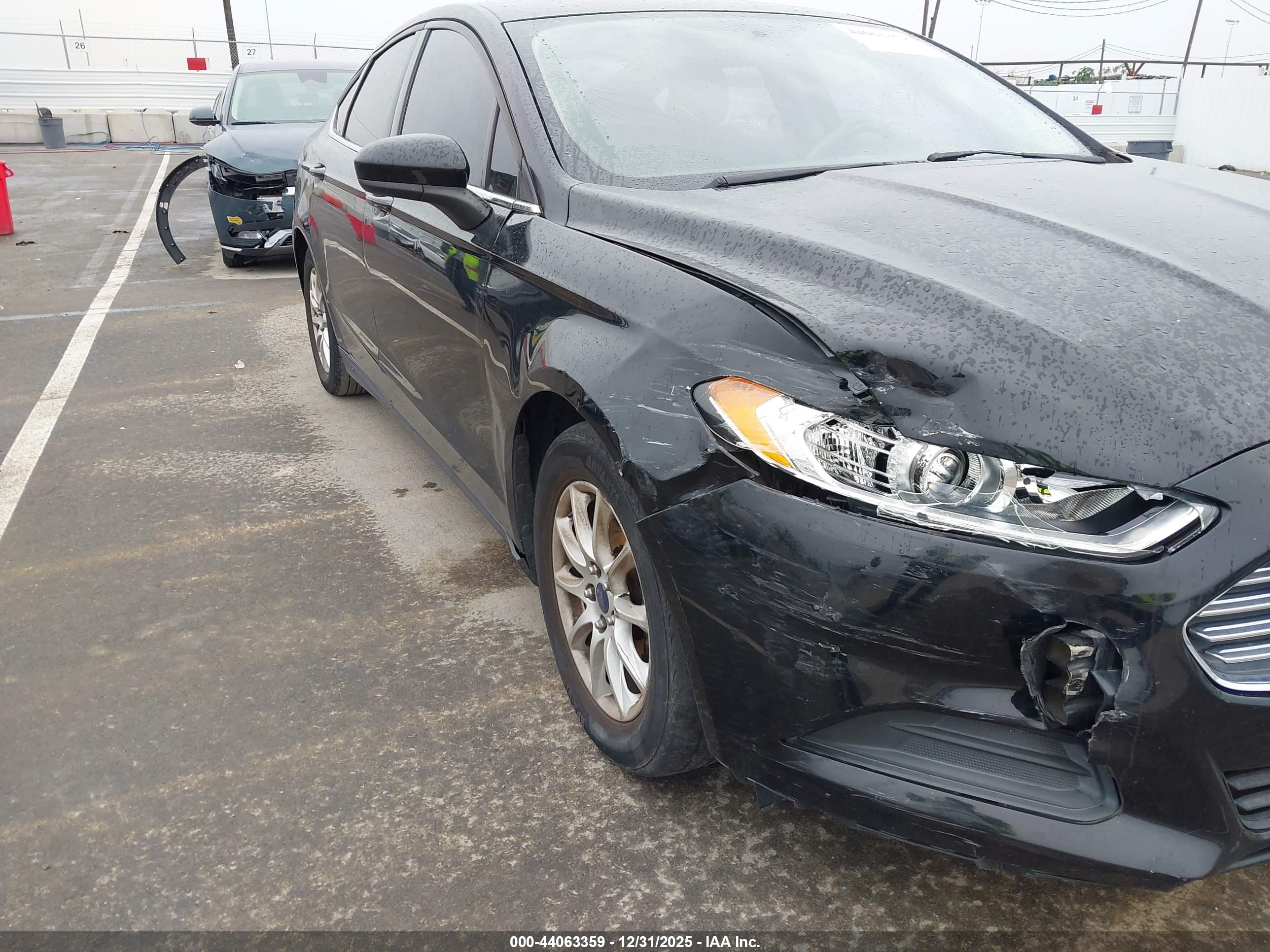 FORD FUSION image 6