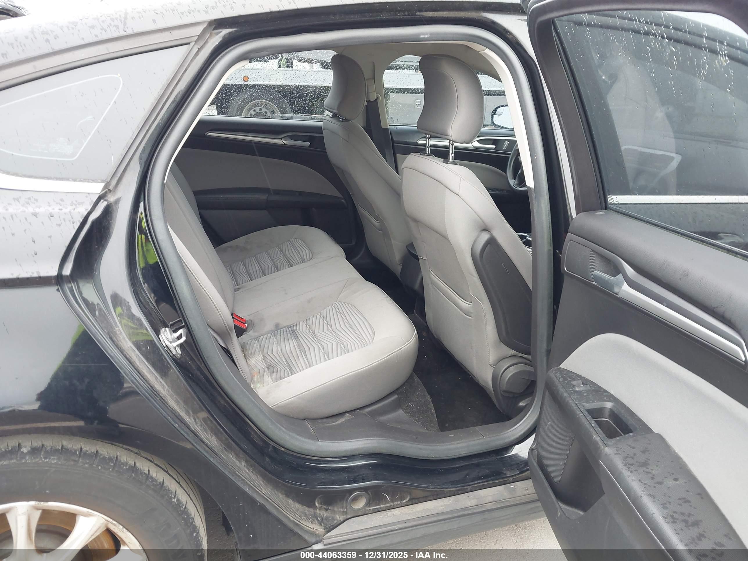 FORD FUSION image 8