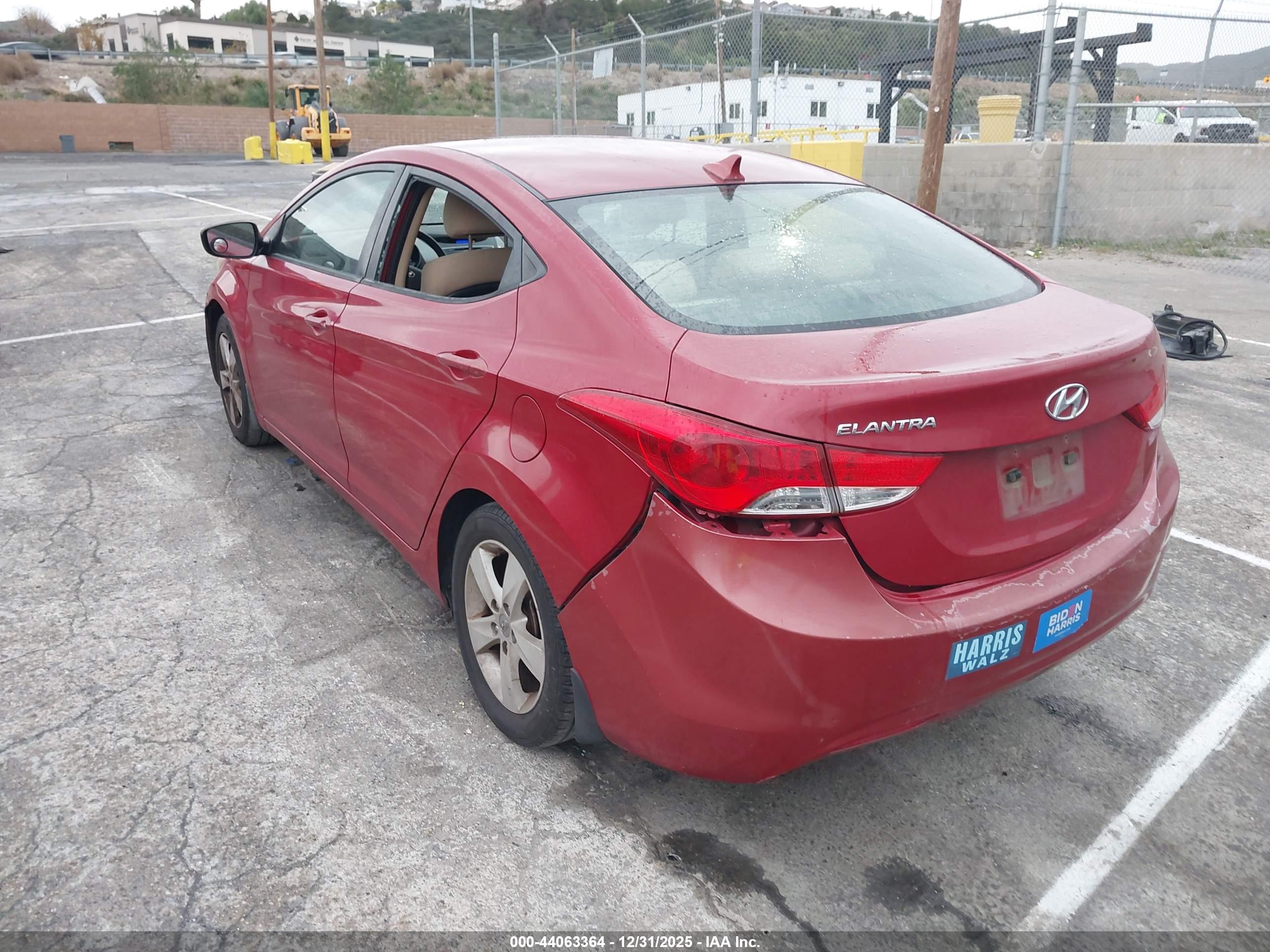 HYUNDAI ELANTRA image 3