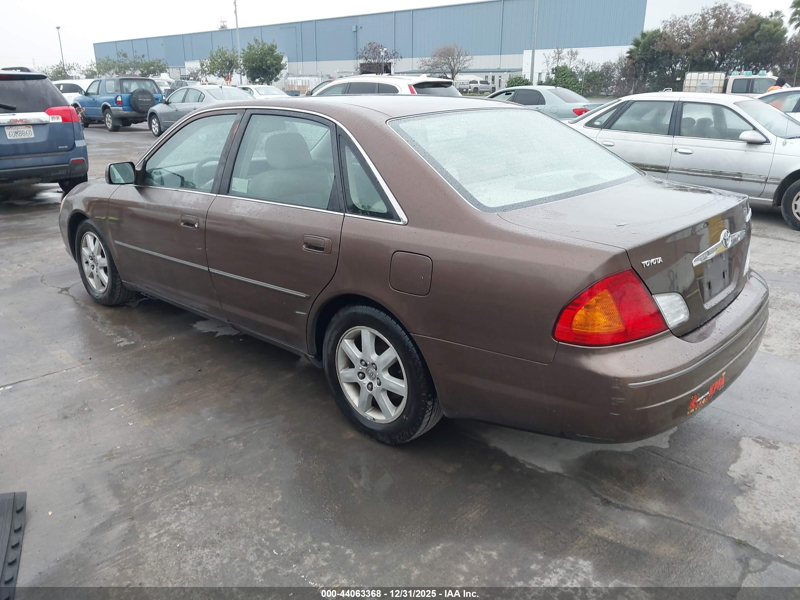 TOYOTA AVALON image 3