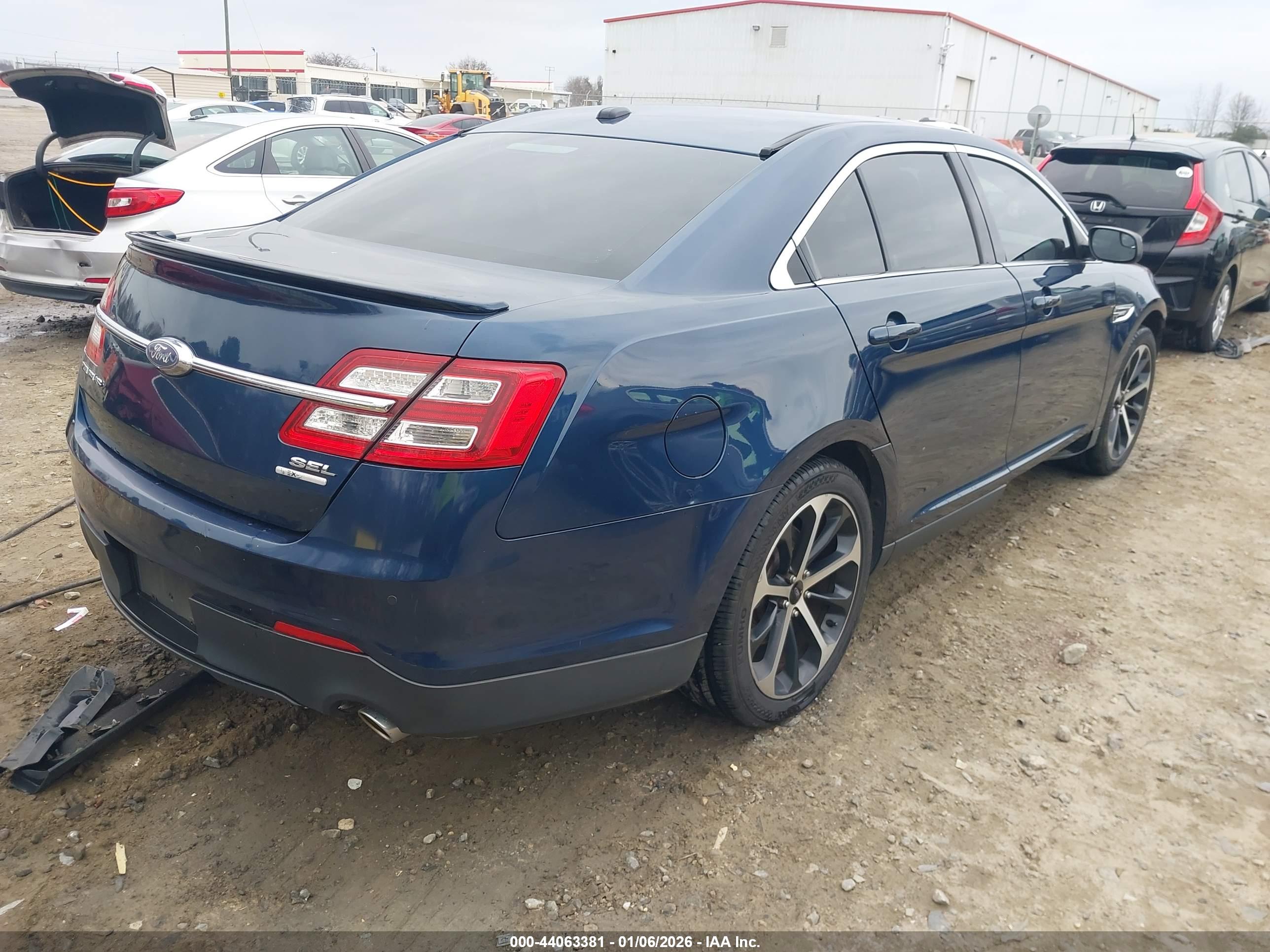 FORD TAURUS image 4