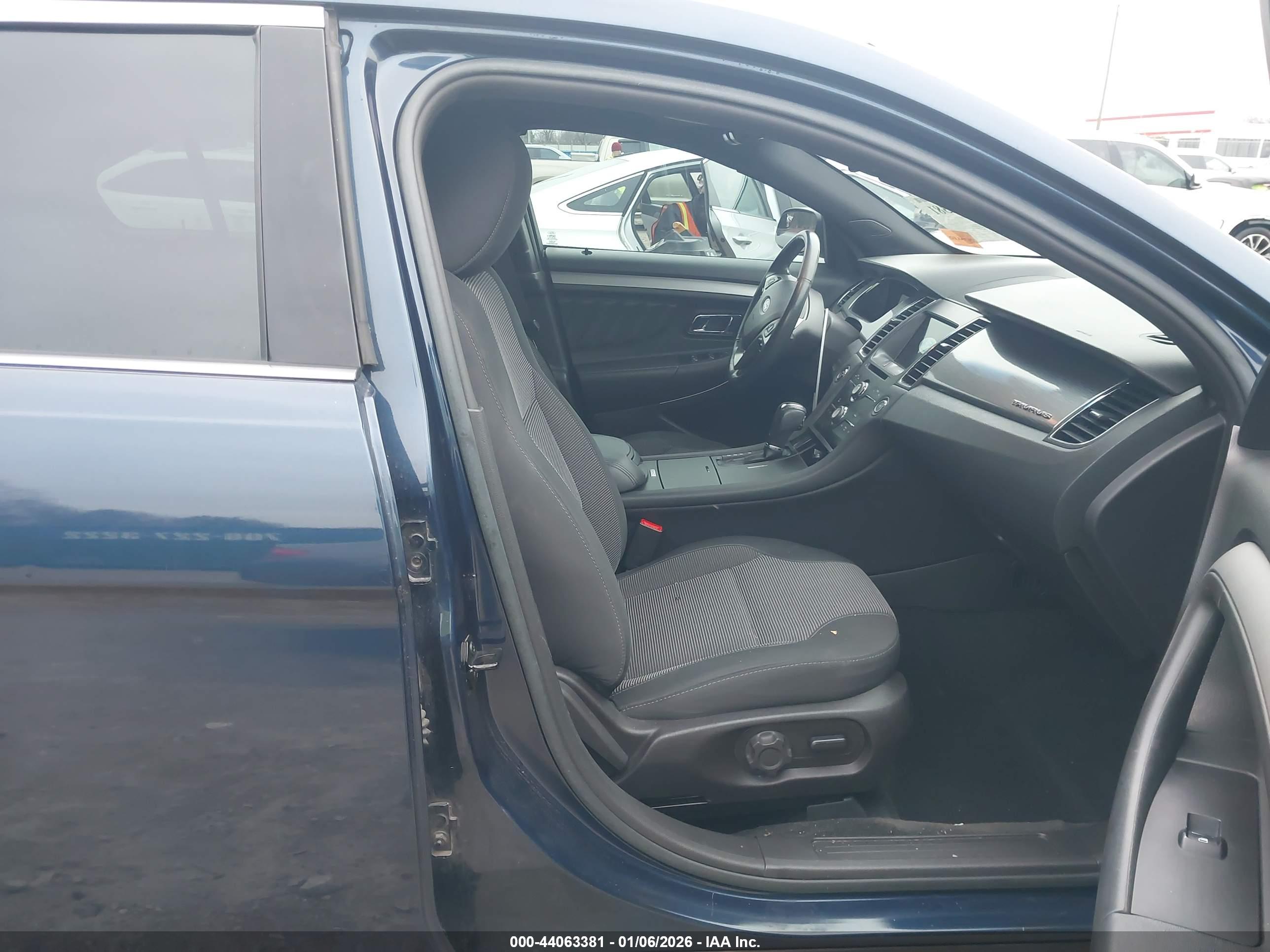 FORD TAURUS image 5