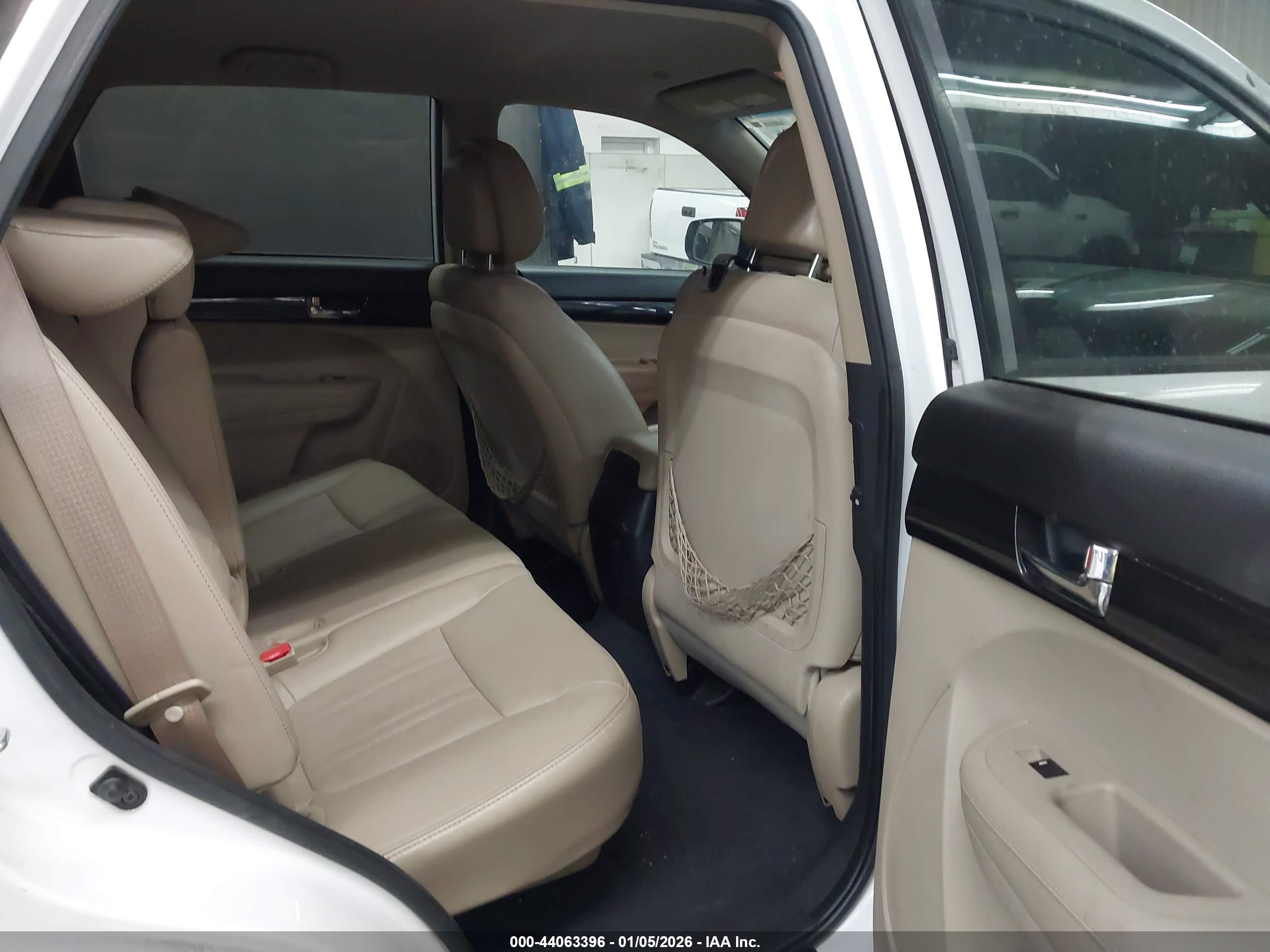 KIA SORENTO image 8