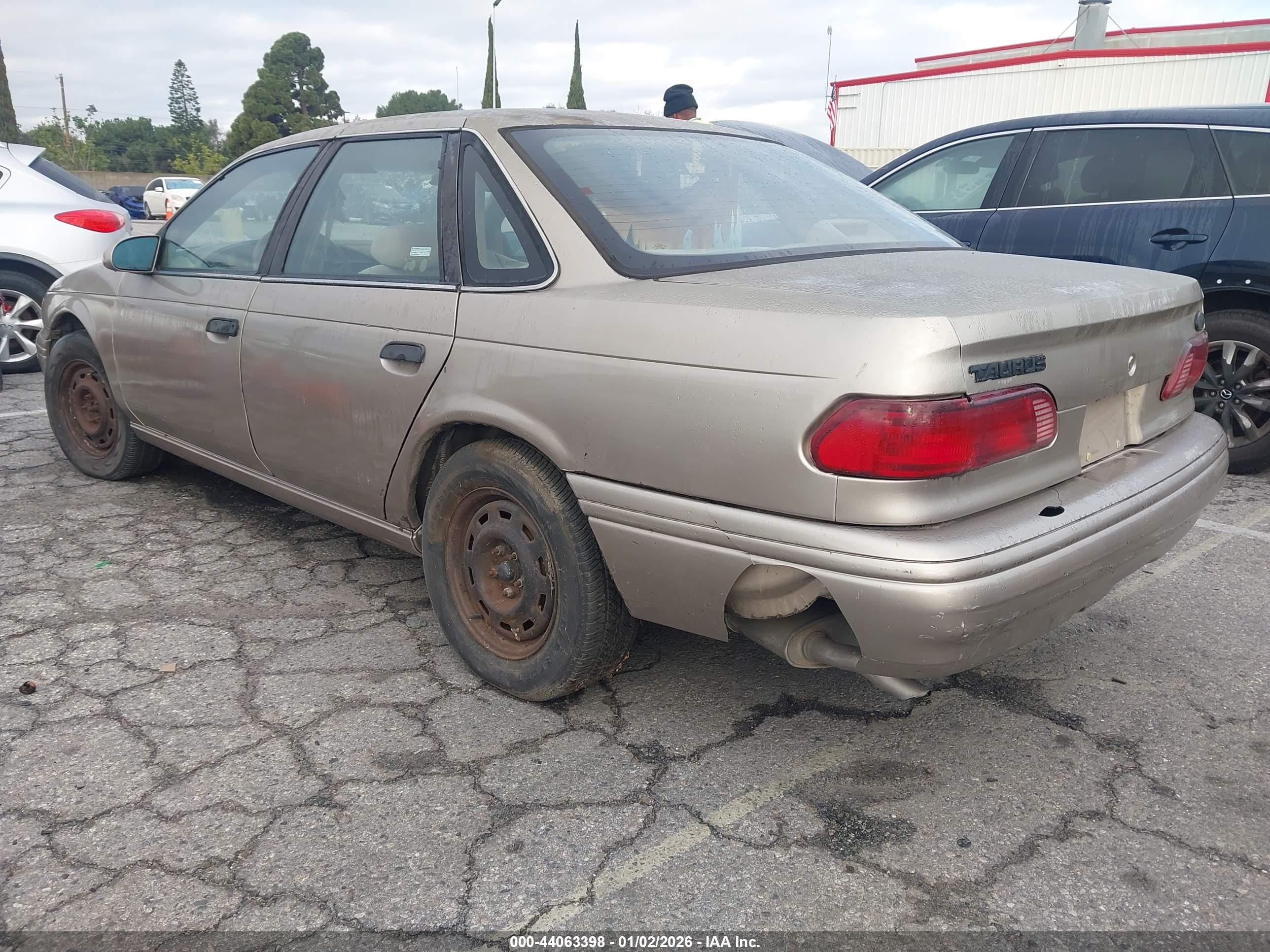 FORD TAURUS image 3