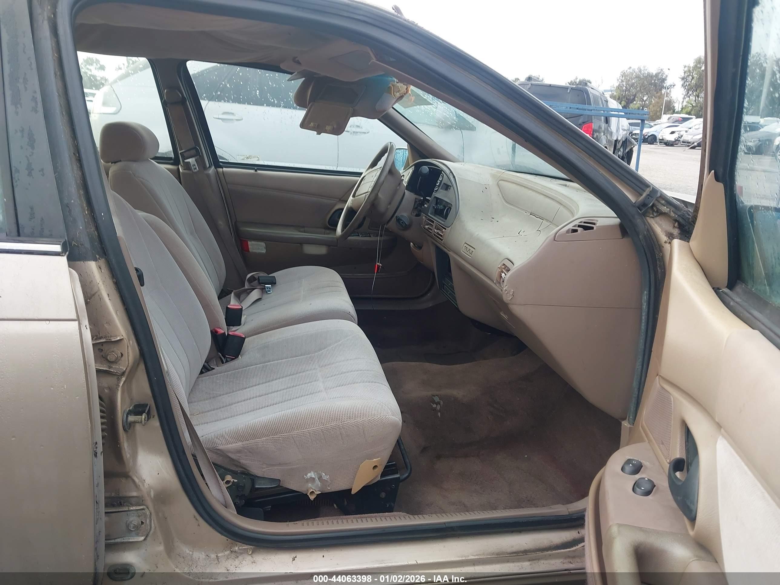 FORD TAURUS image 5