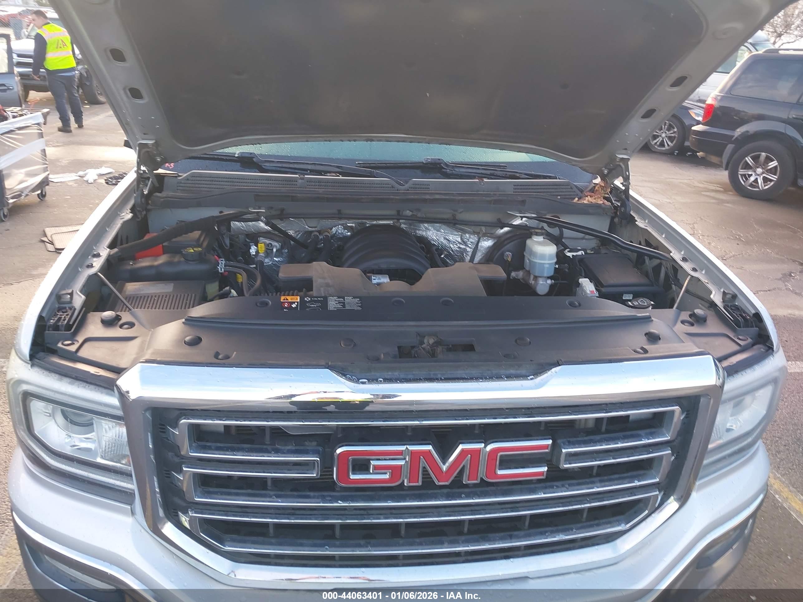 GMC SIERRA image 10