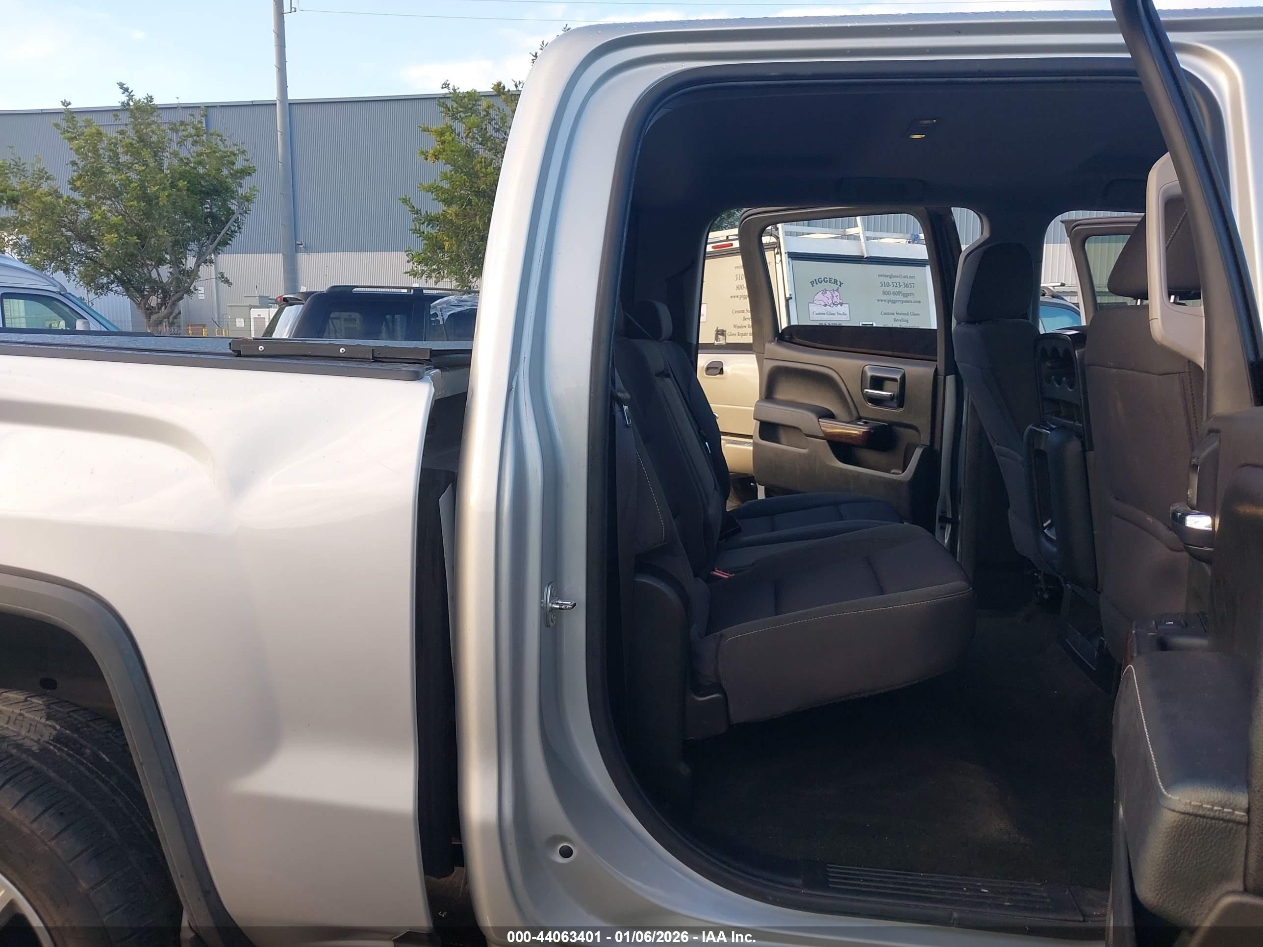 GMC SIERRA image 8
