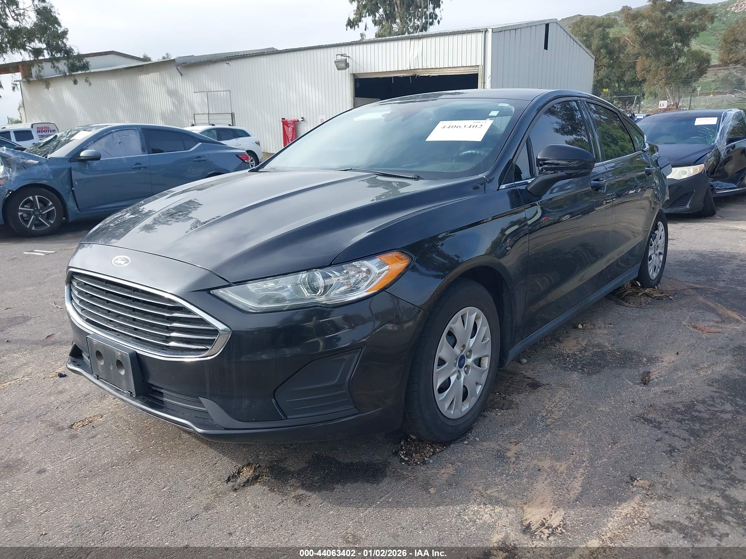 FORD FUSION image 2