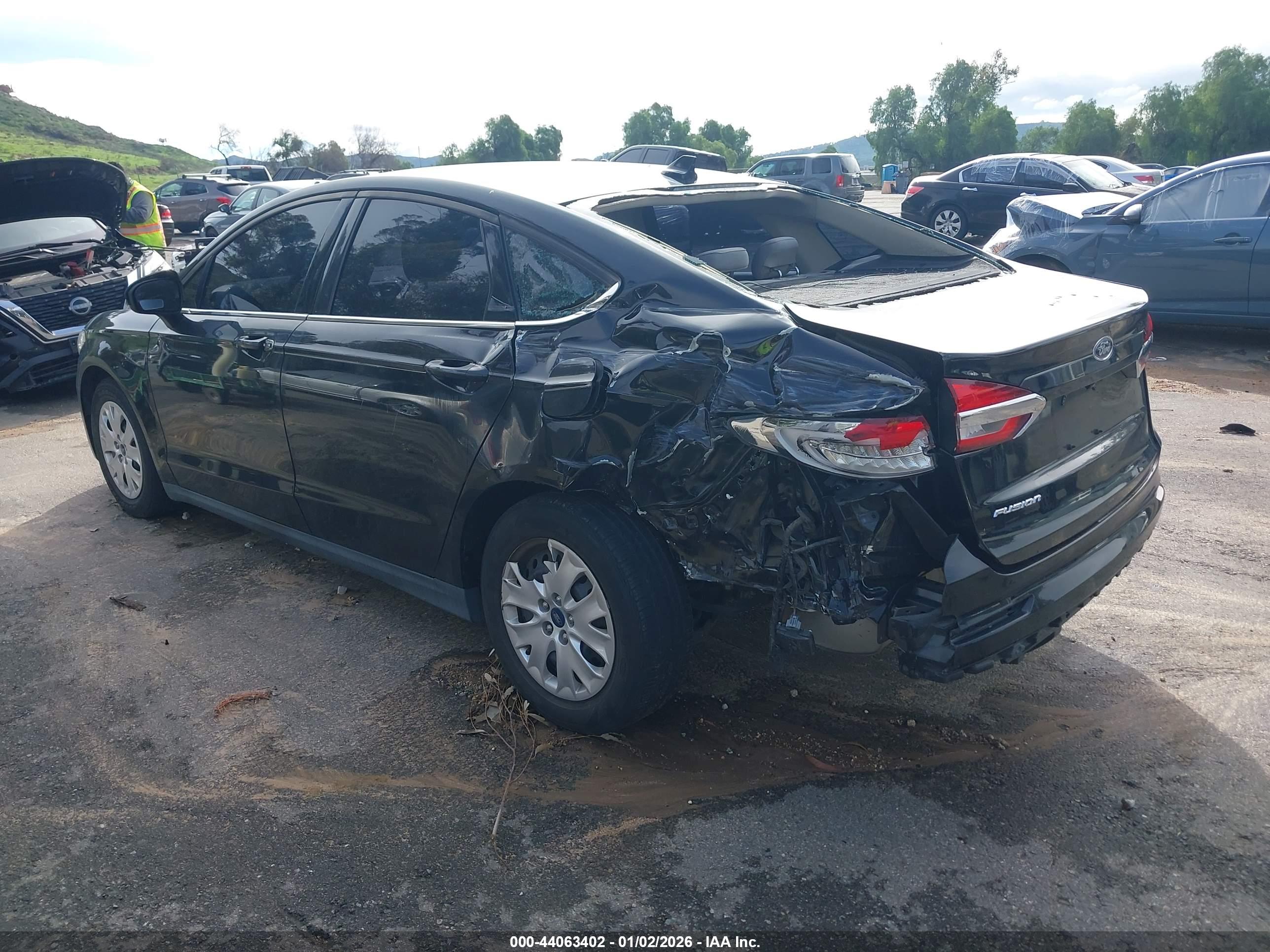 FORD FUSION image 3