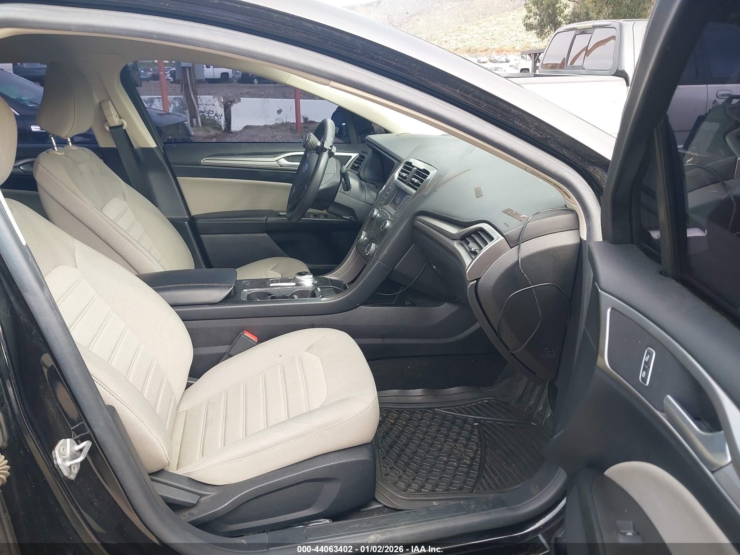 FORD FUSION image 5
