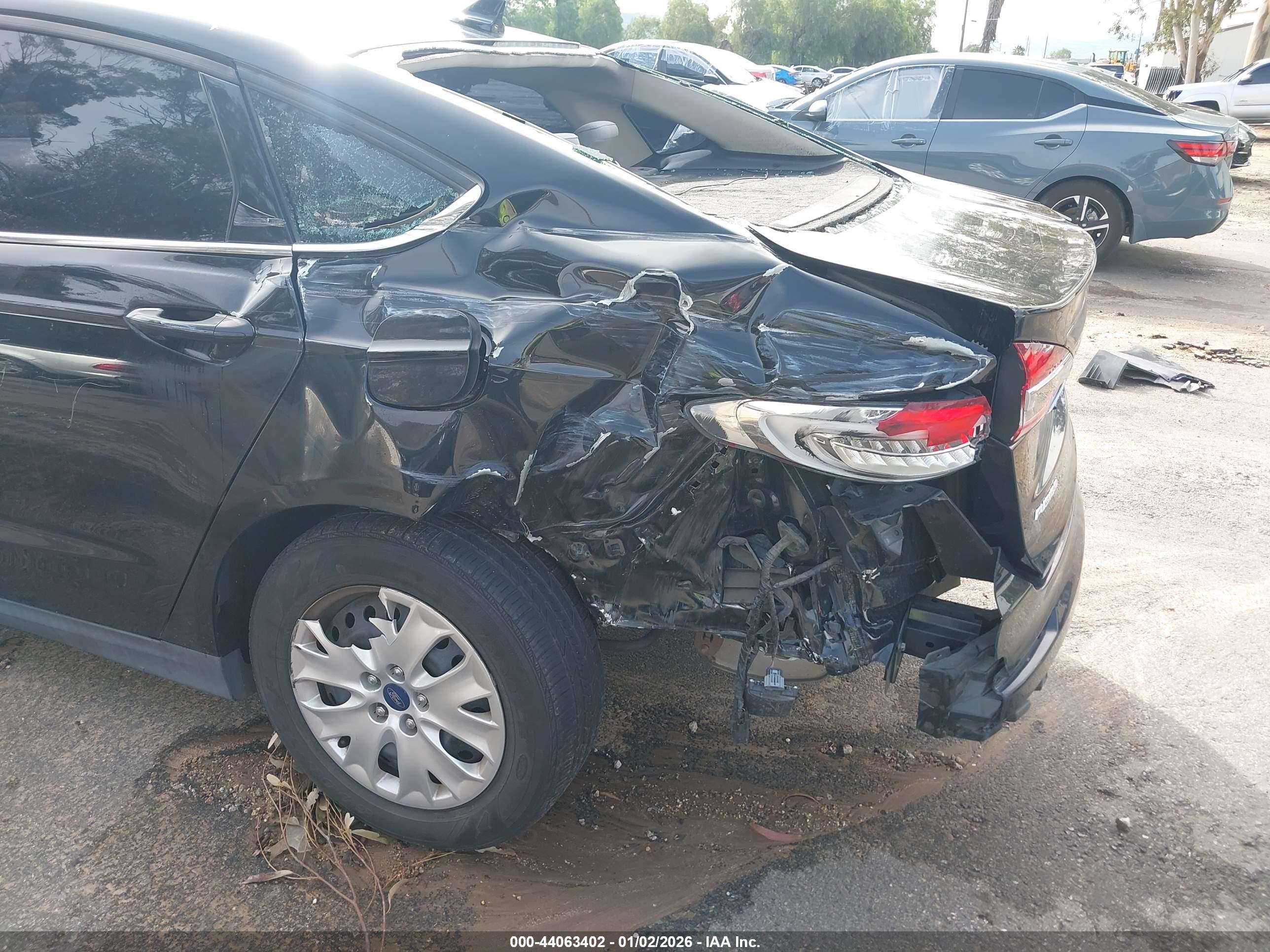 FORD FUSION image 6