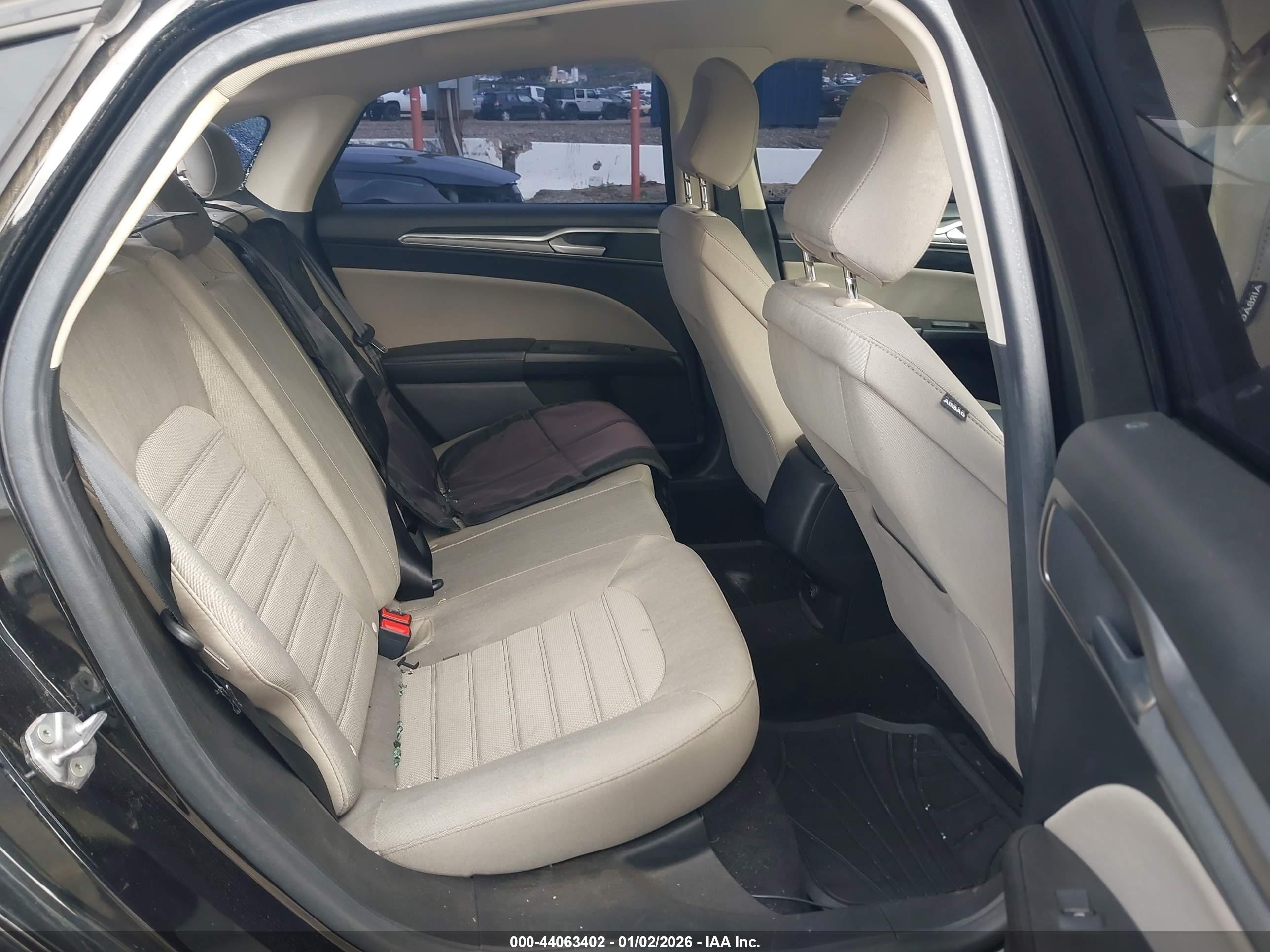 FORD FUSION image 8