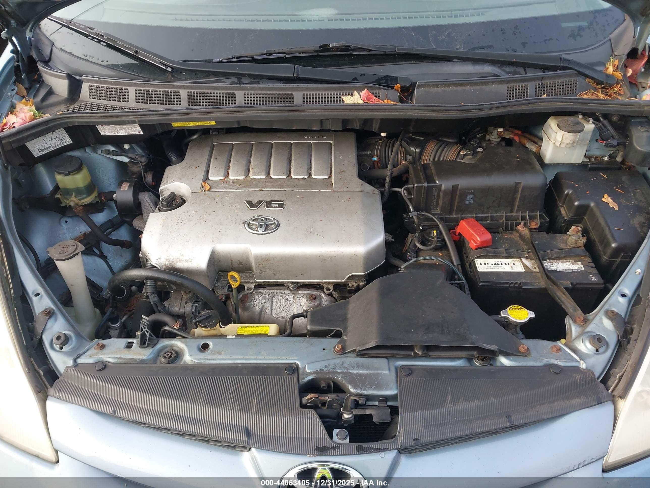 TOYOTA SIENNA image 10