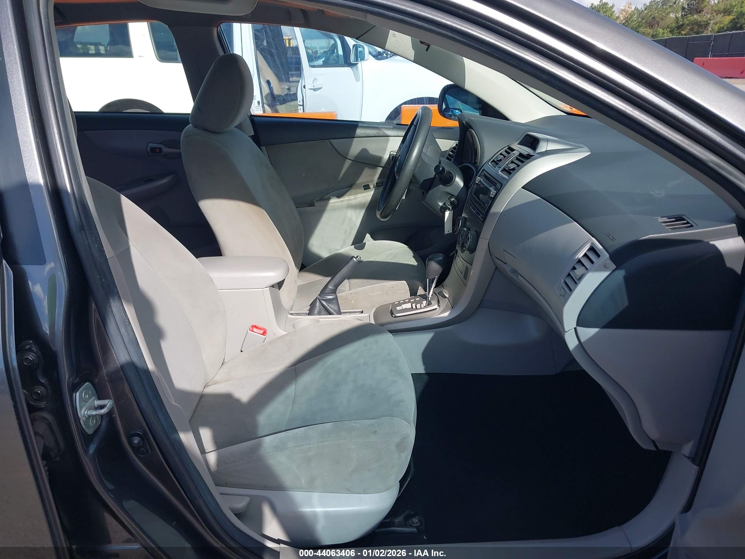 TOYOTA COROLLA image 5