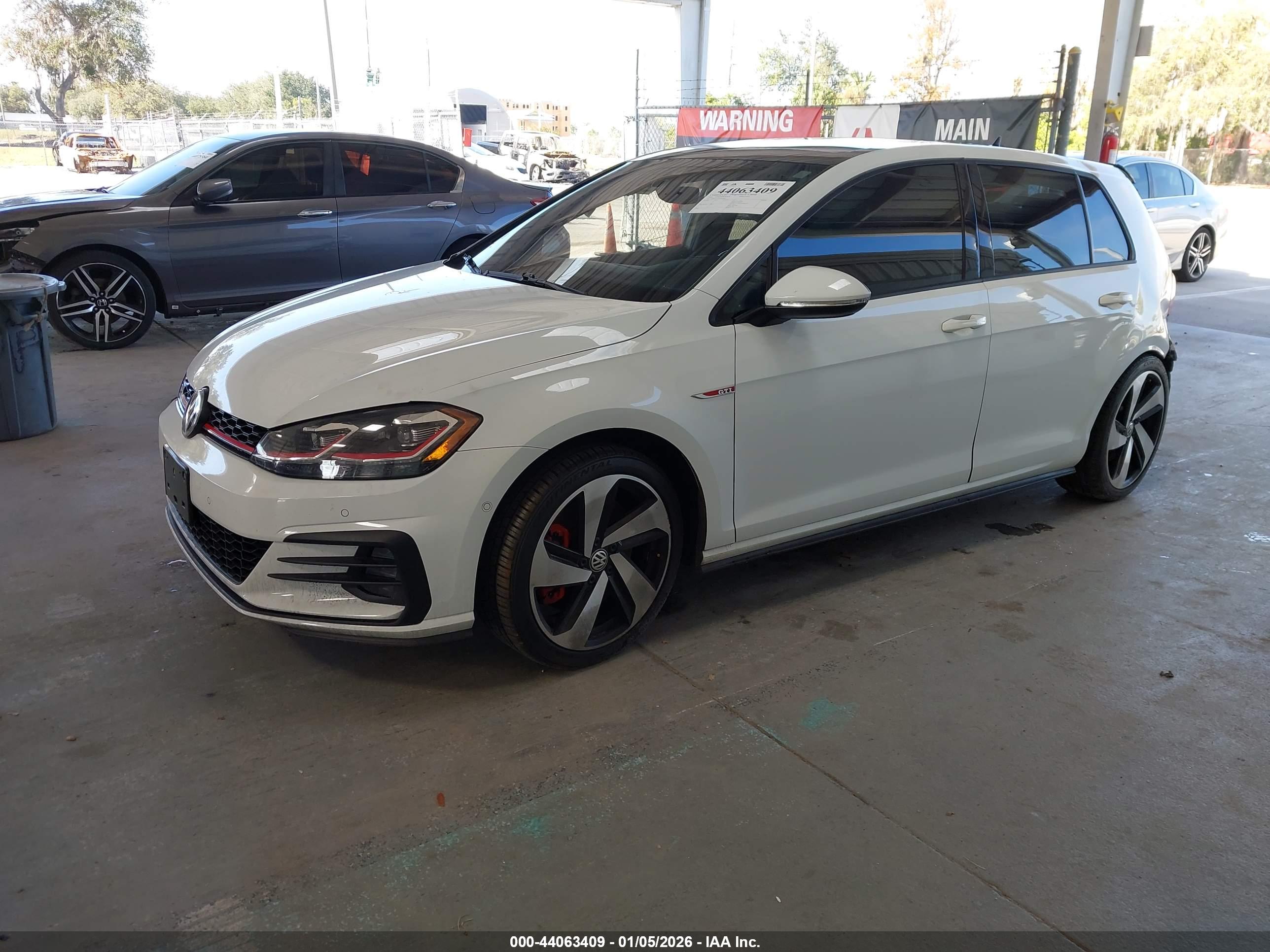 VOLKSWAGEN GOLF image 2