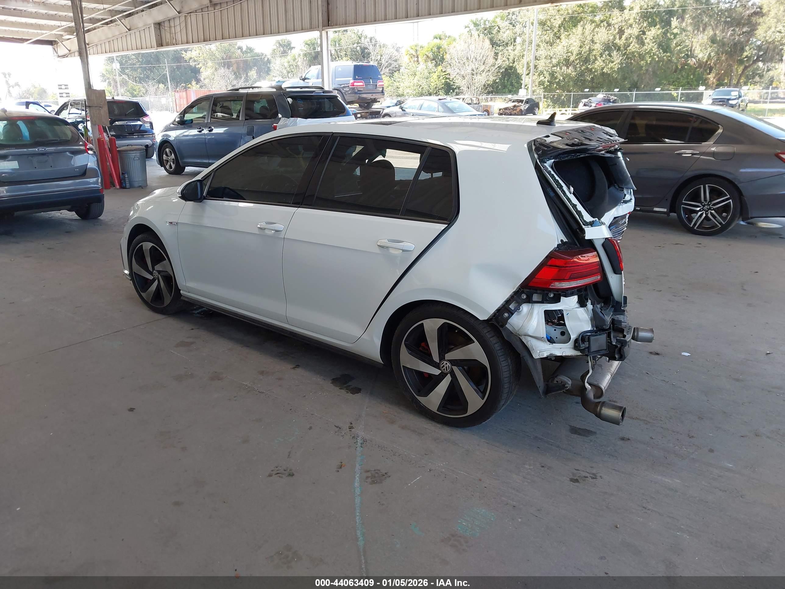 VOLKSWAGEN GOLF image 3