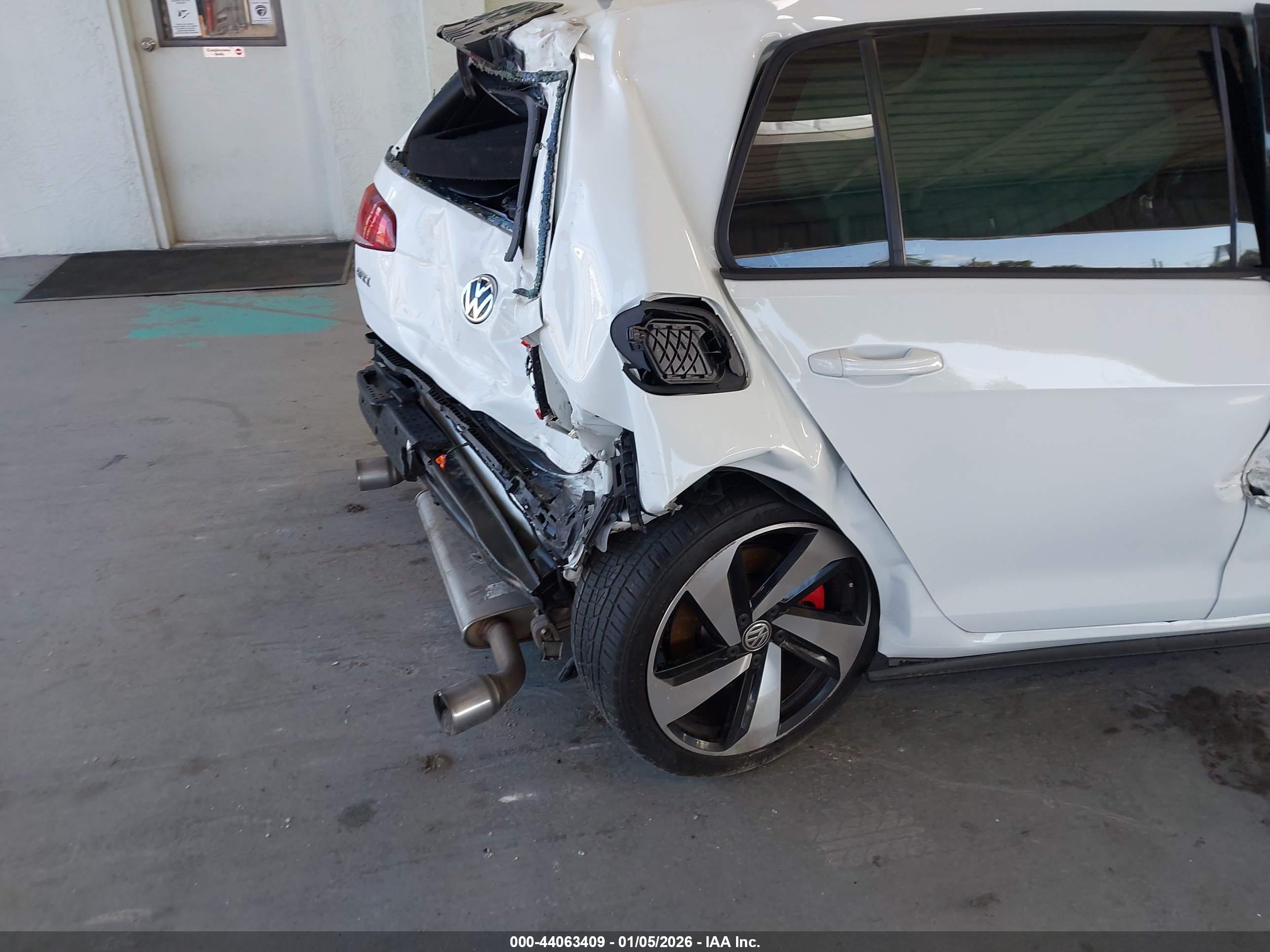 VOLKSWAGEN GOLF image 6
