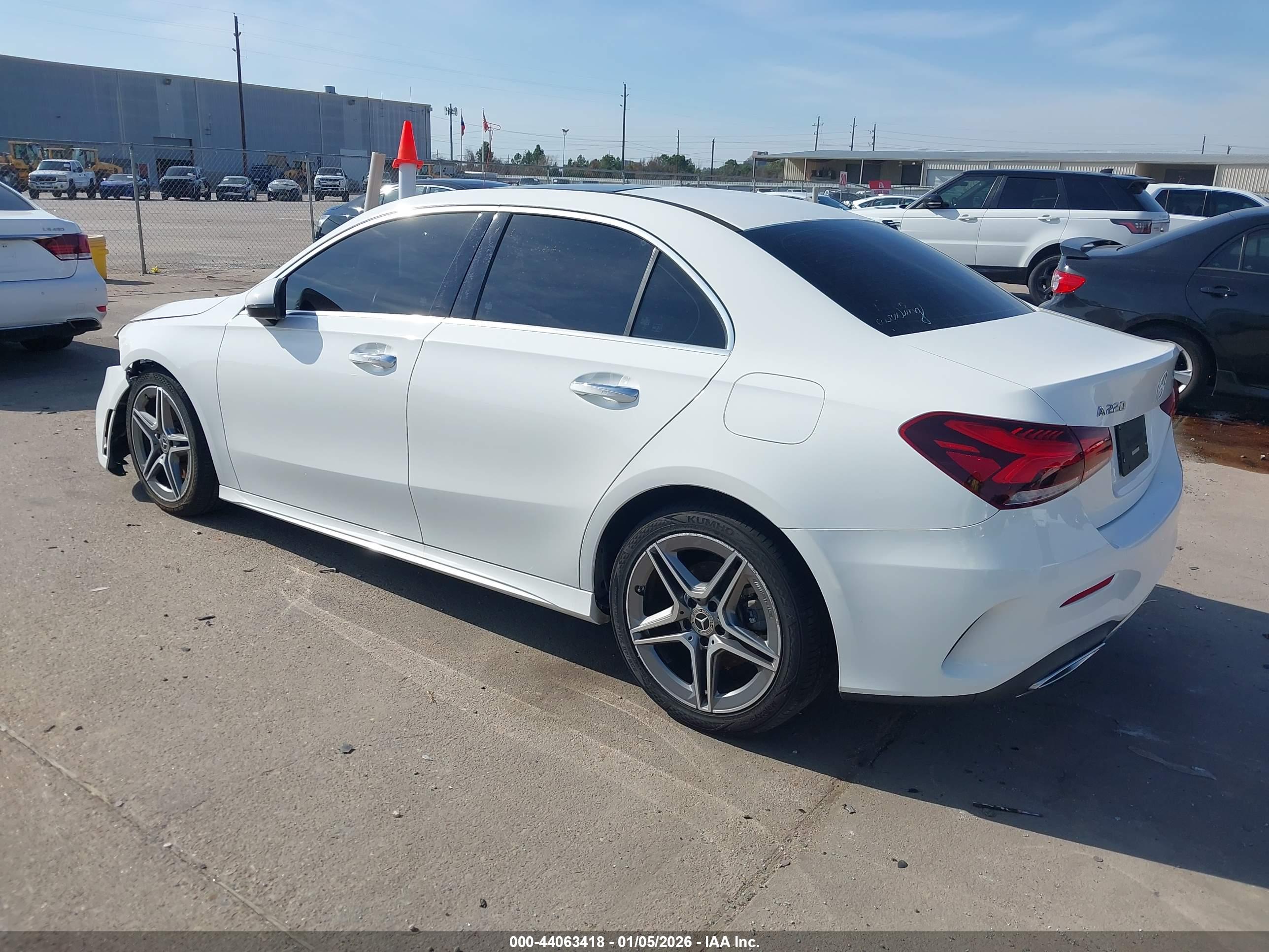 MERCEDES-BENZ A image 3