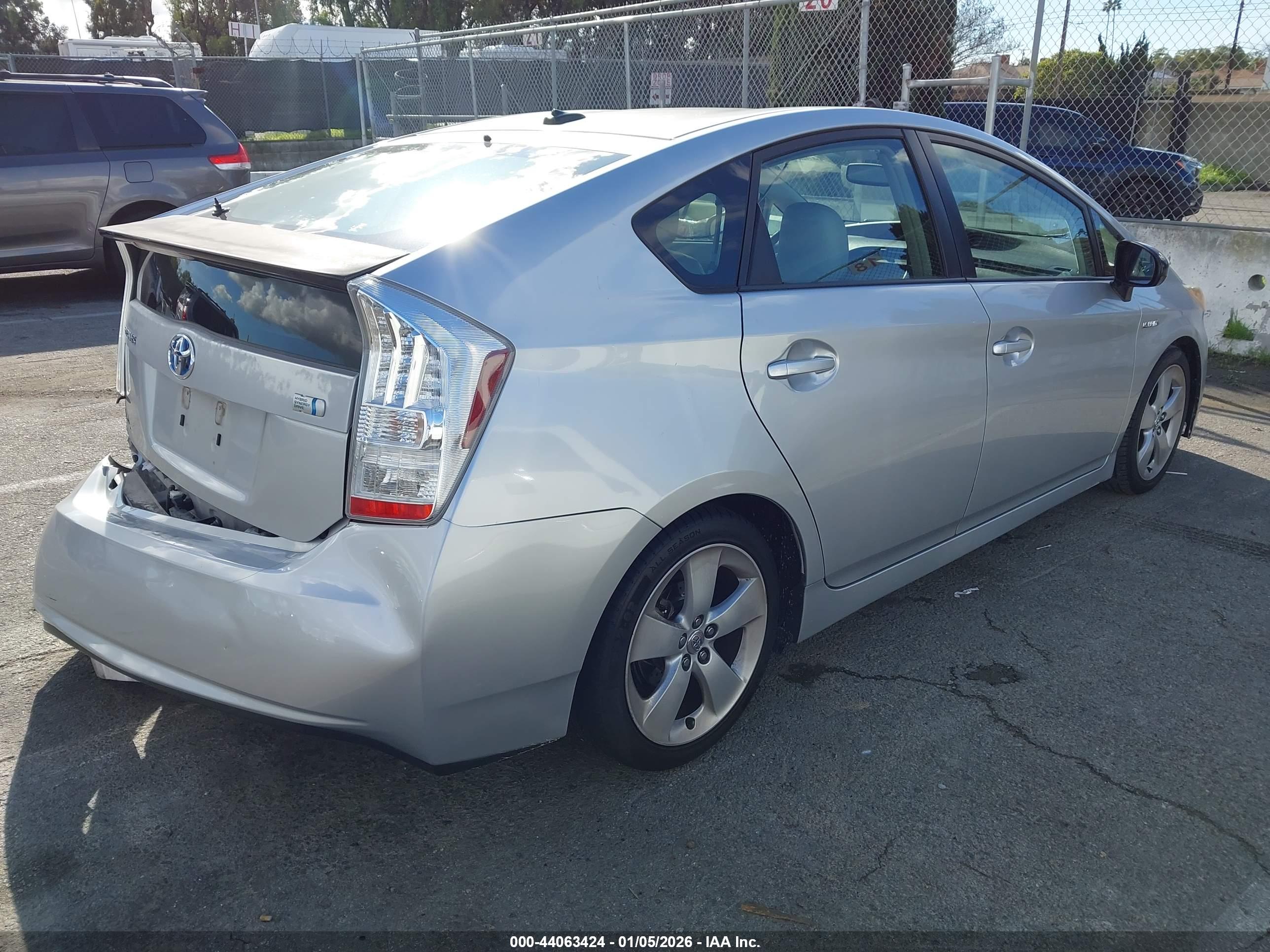 TOYOTA PRIUS image 4