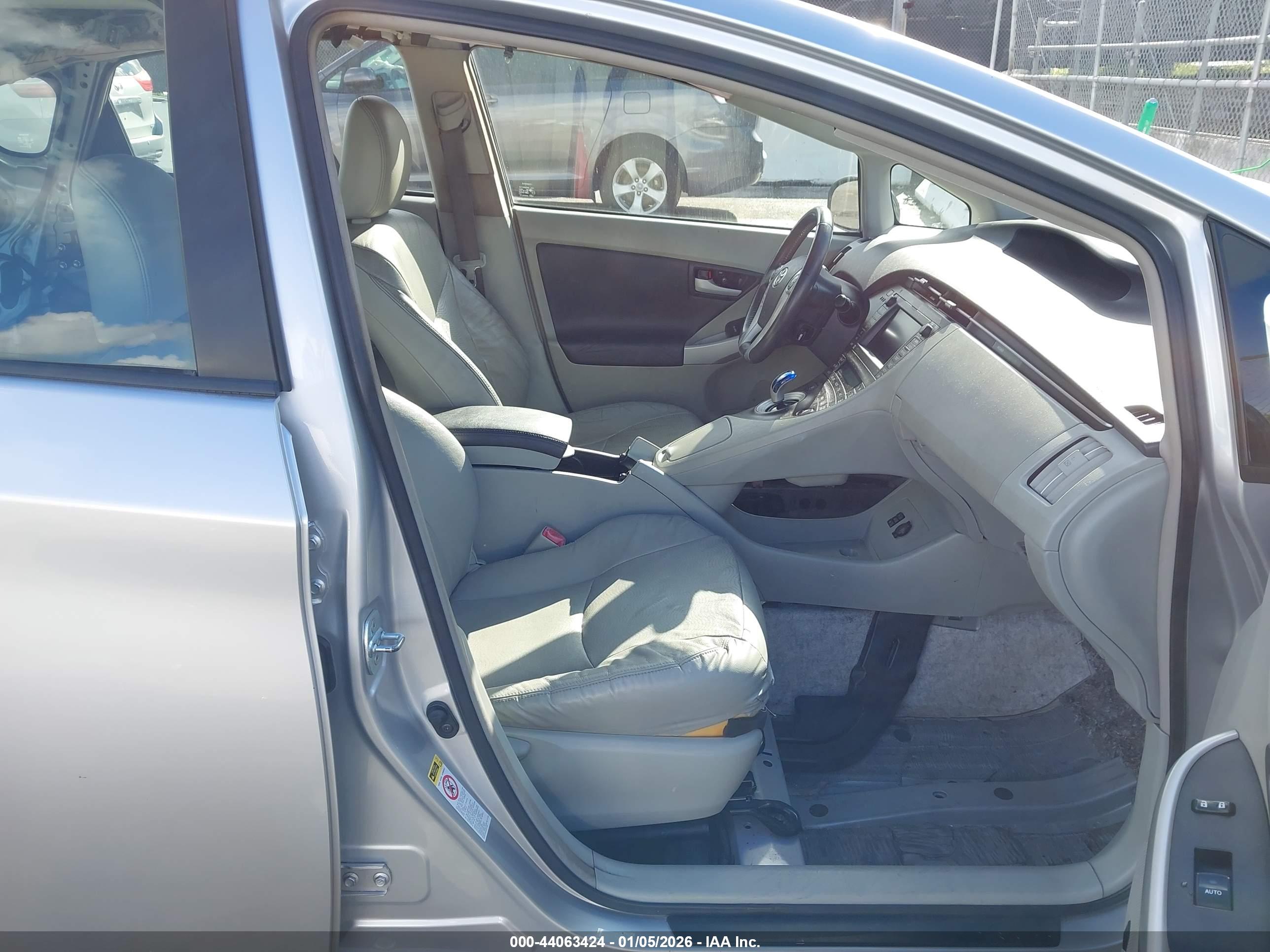 TOYOTA PRIUS image 5