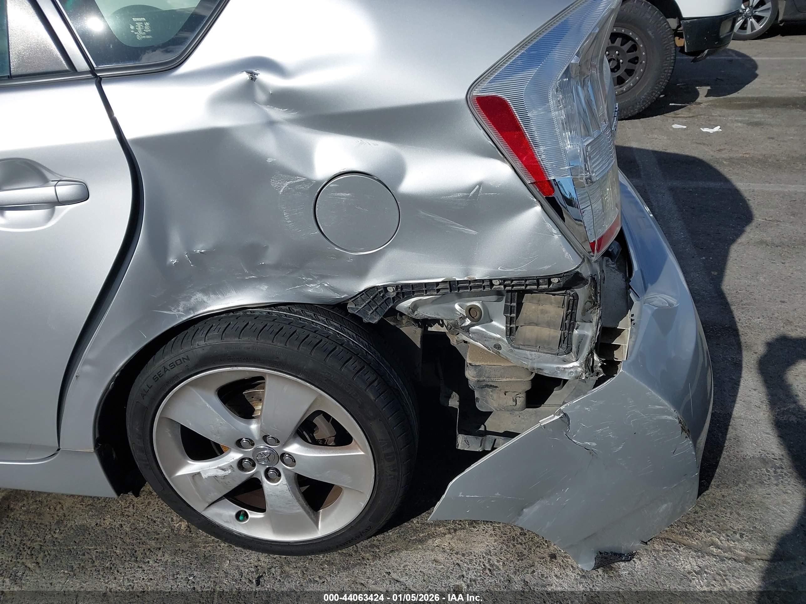 TOYOTA PRIUS image 6