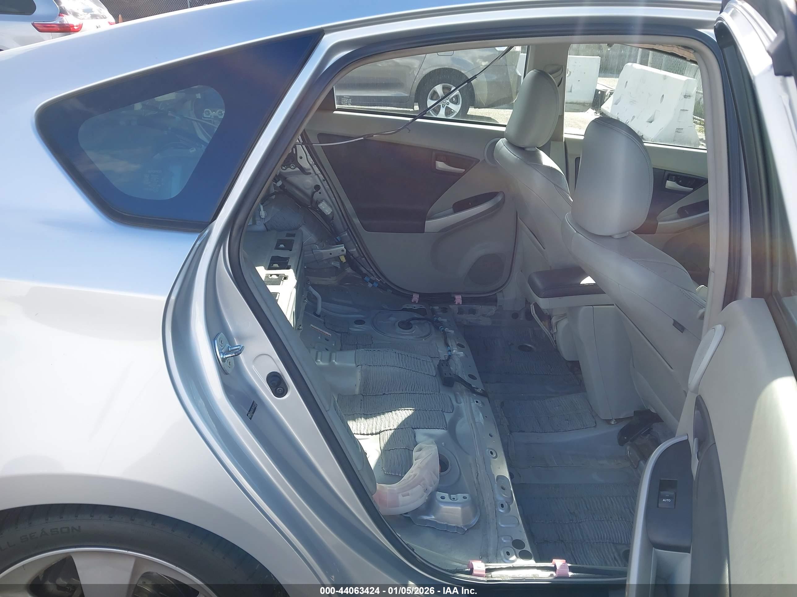 TOYOTA PRIUS image 8