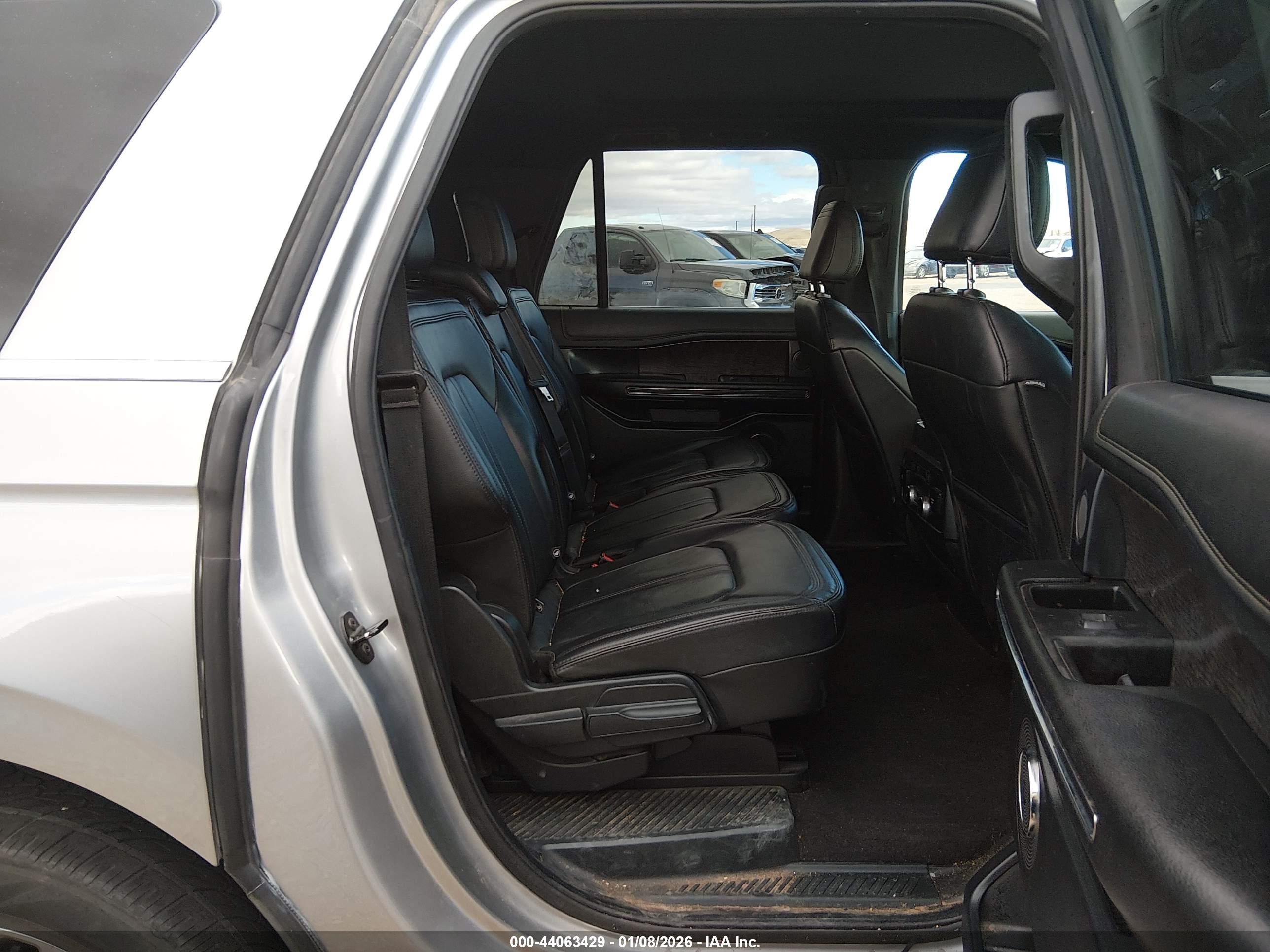 FORD EXPEDITION image 8