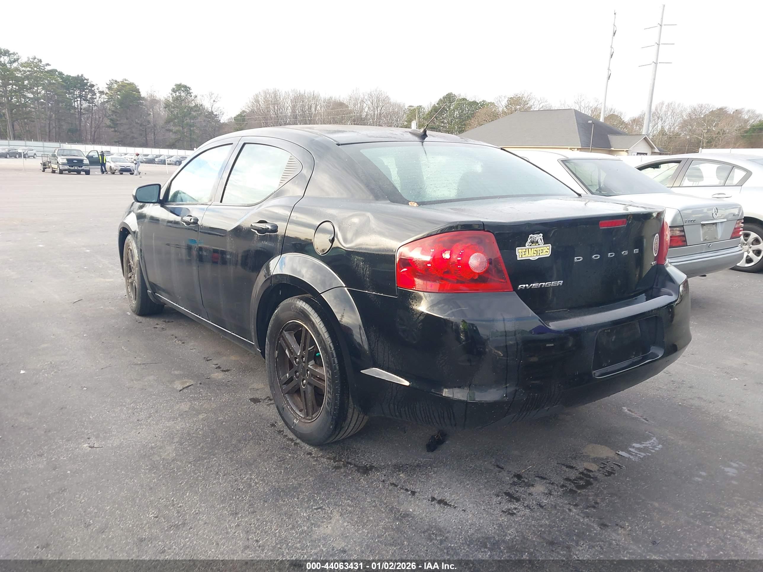 DODGE AVENGER image 3