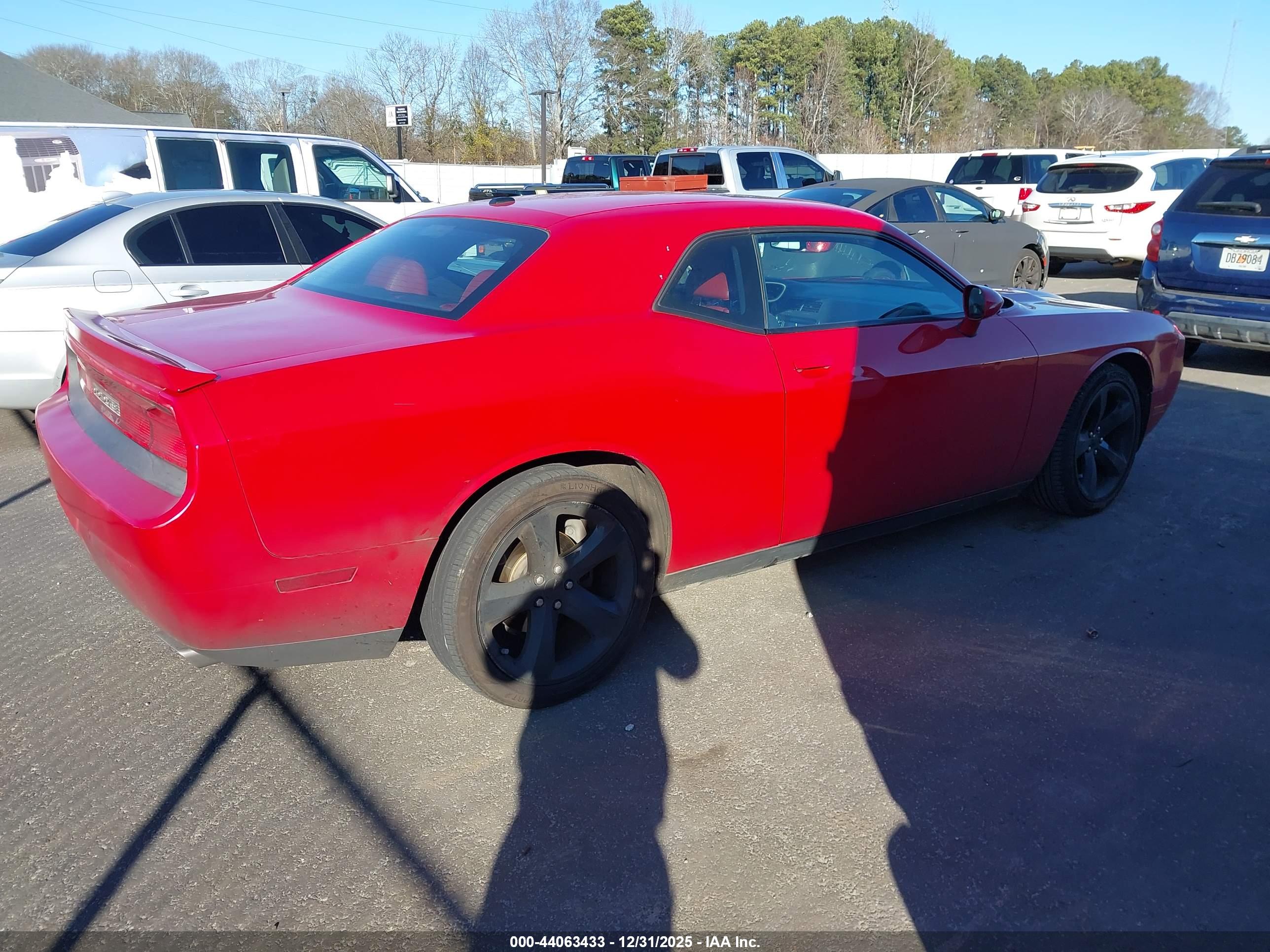DODGE CHALLENGER image 4
