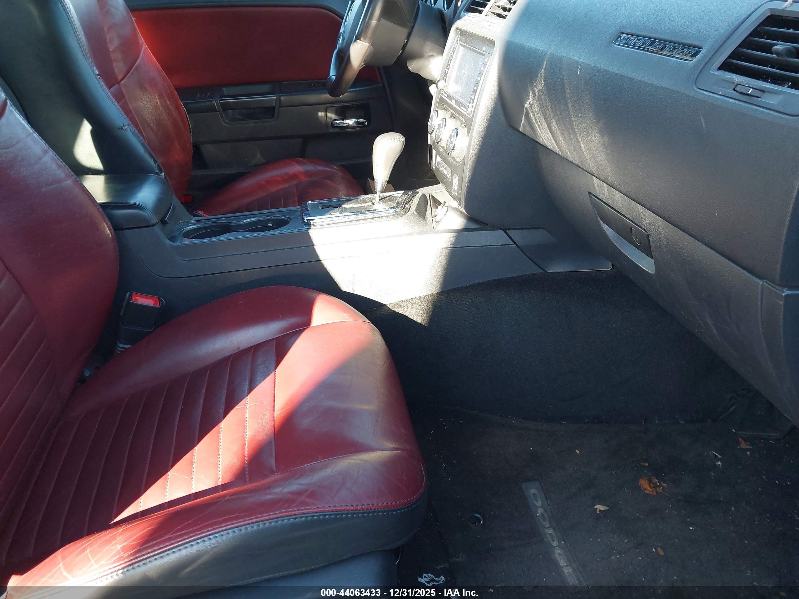 DODGE CHALLENGER image 5