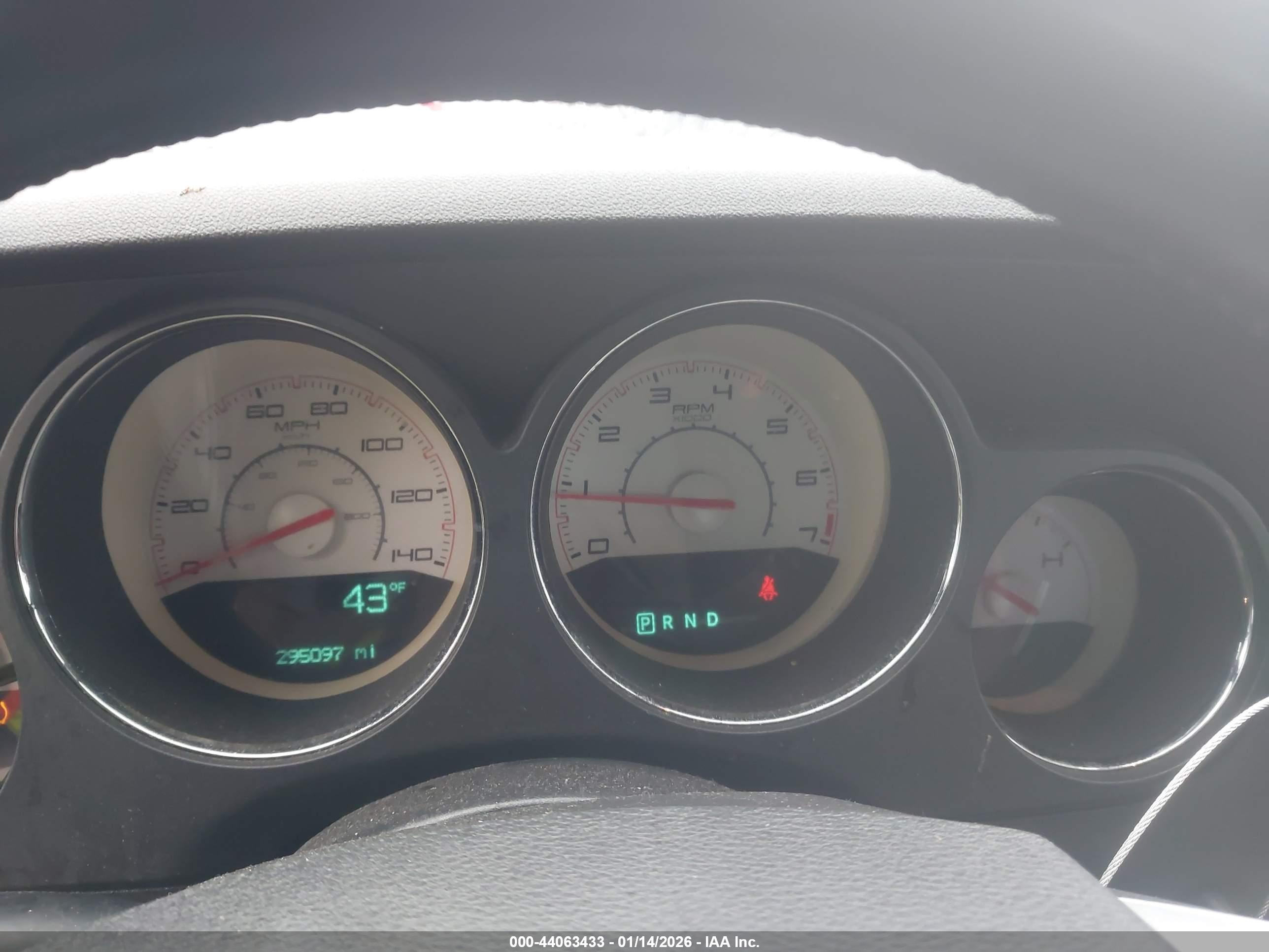 DODGE CHALLENGER image 7