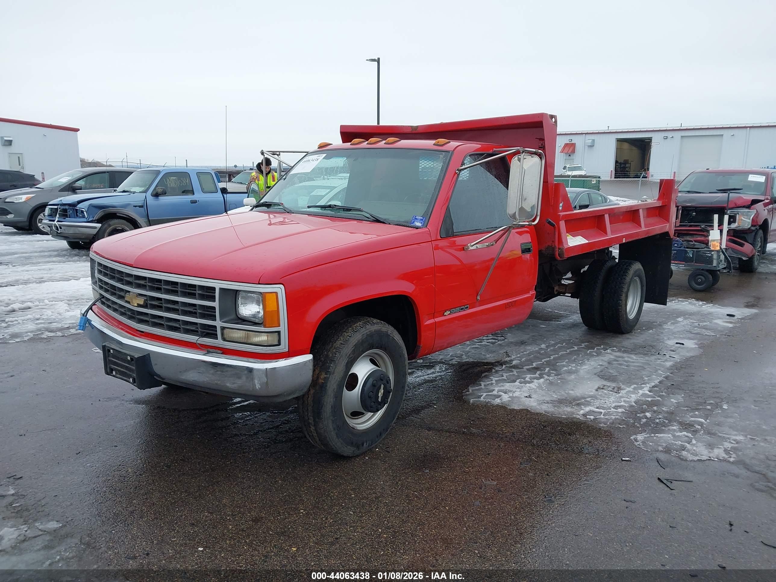 CHEVROLET GMT-400 image 2
