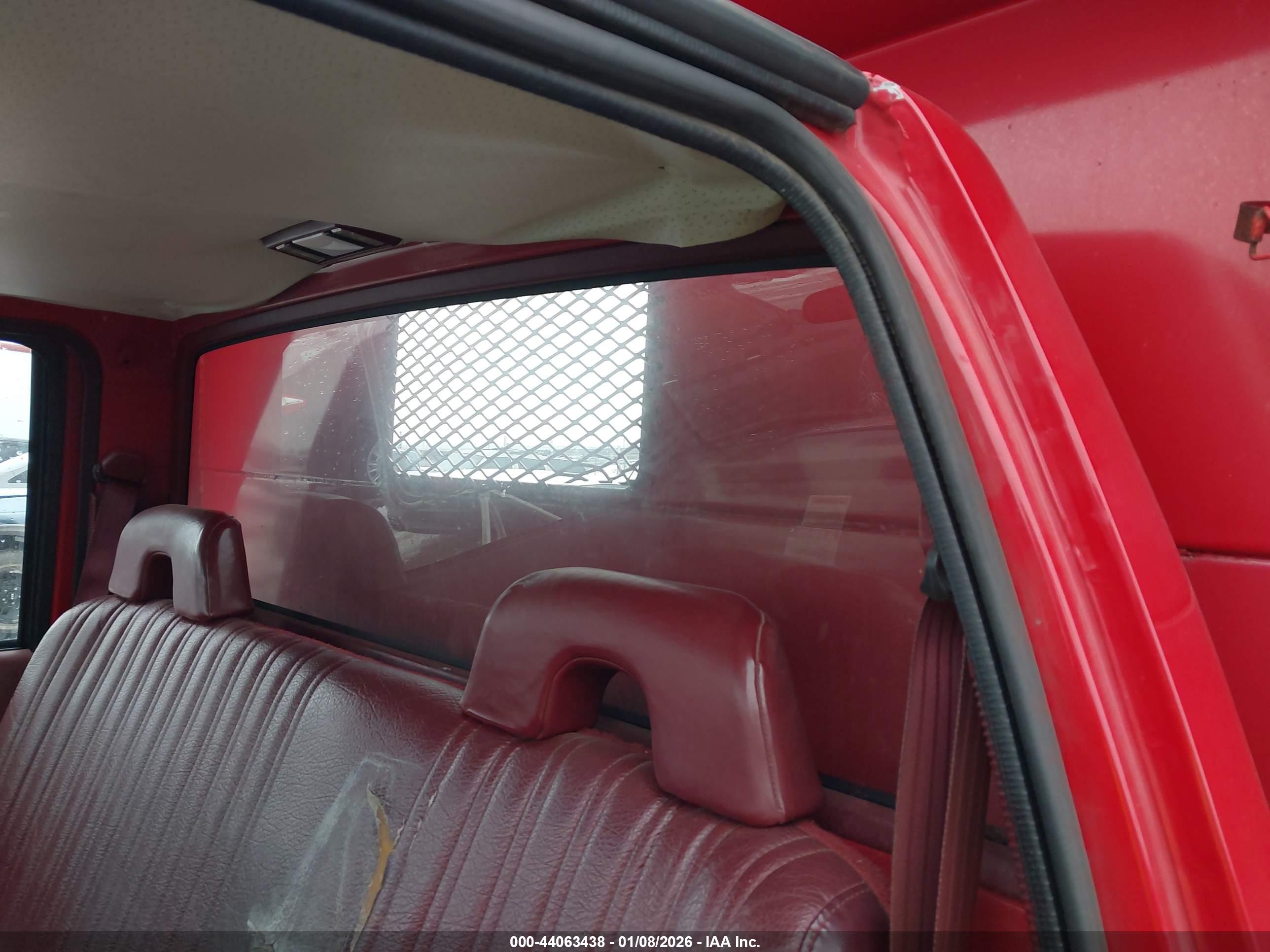CHEVROLET GMT-400 image 8