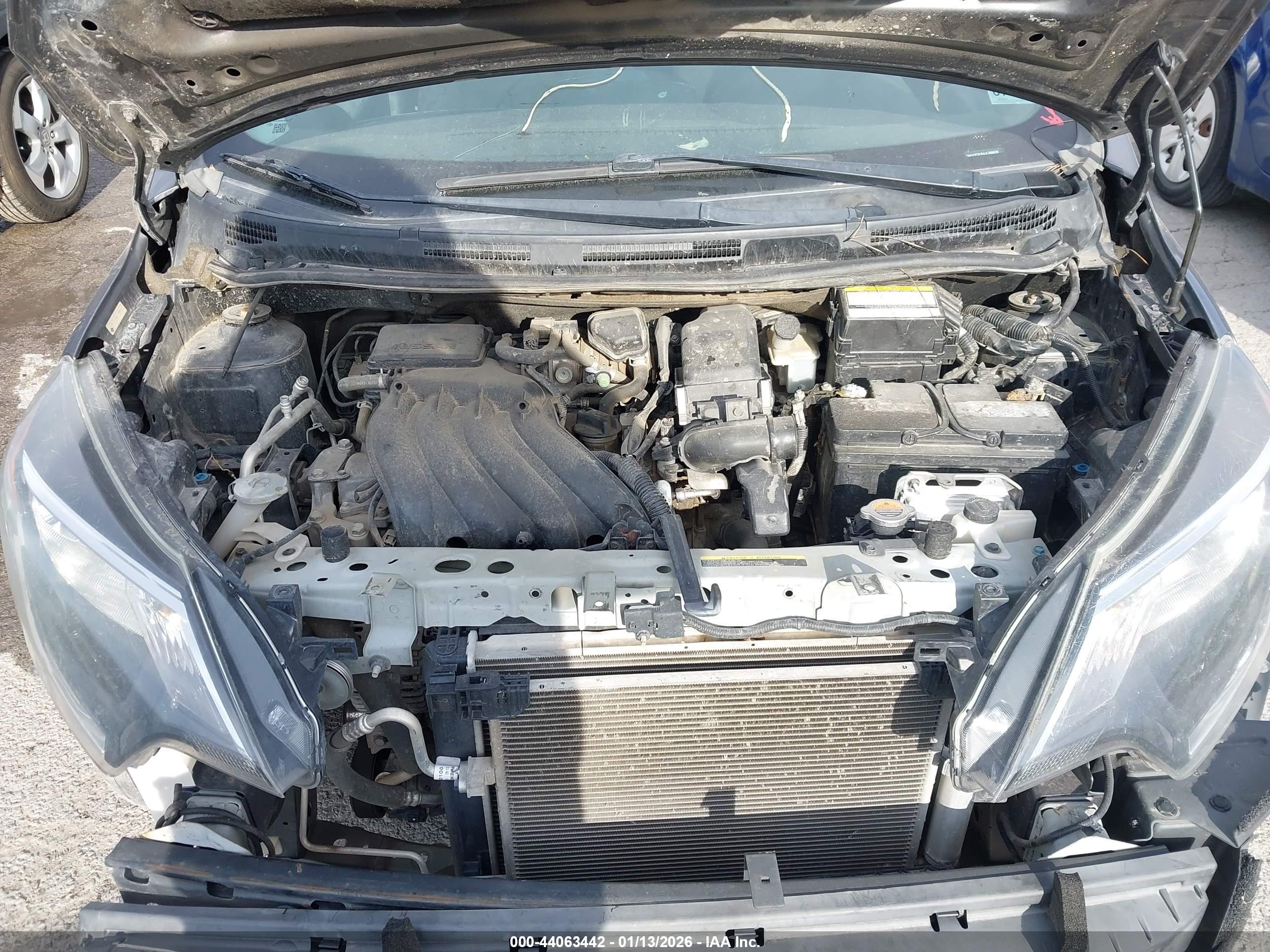 NISSAN VERSA image 10