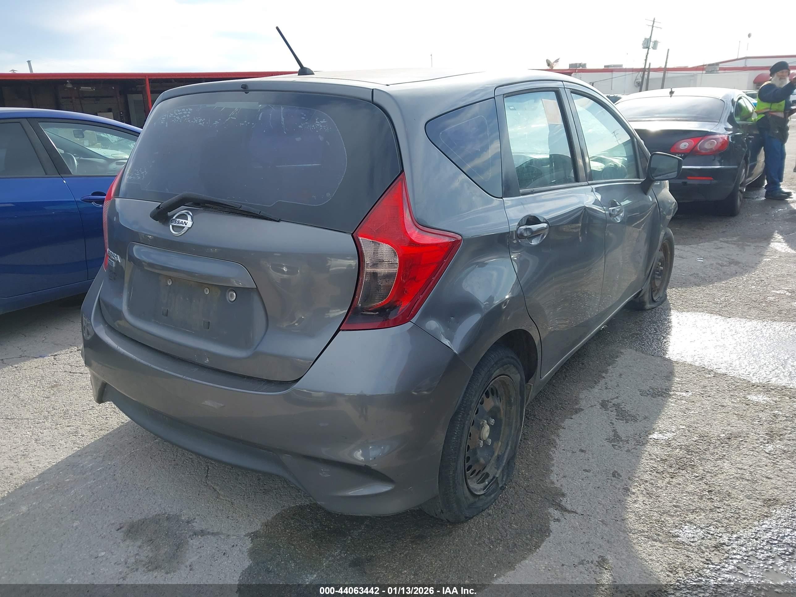 NISSAN VERSA image 4