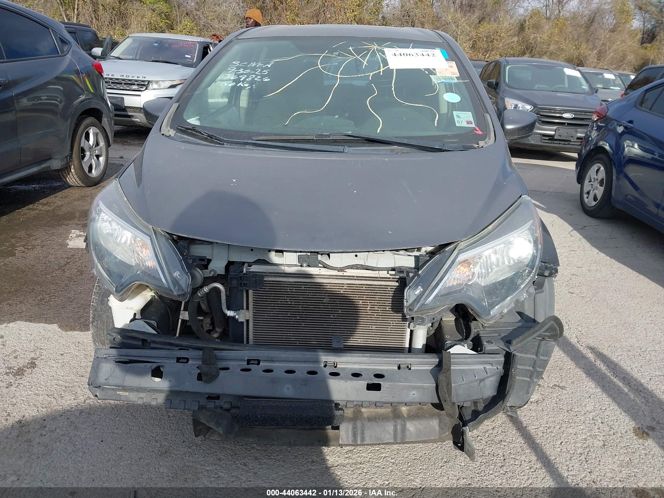 NISSAN VERSA image 6