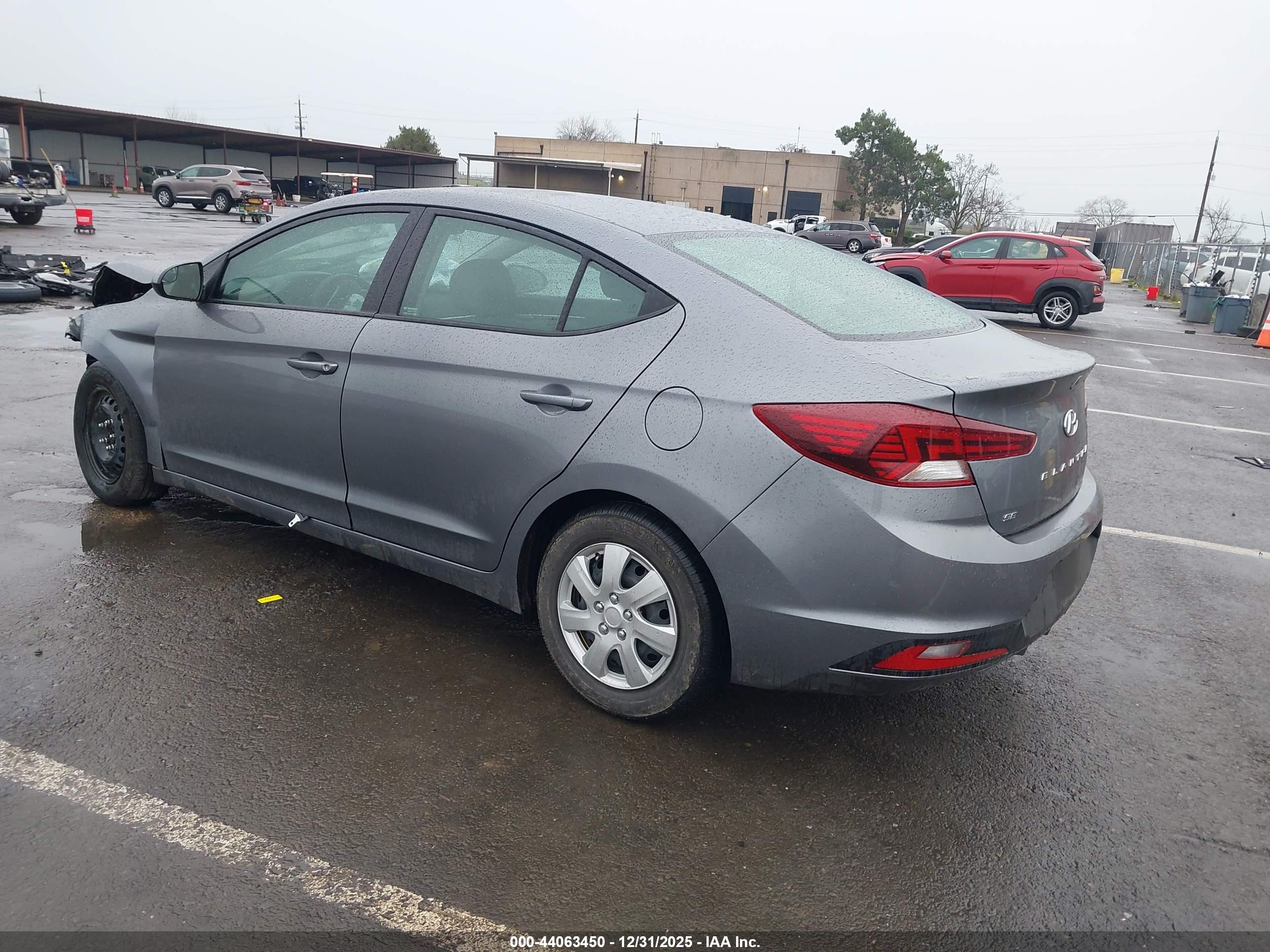 HYUNDAI ELANTRA image 3